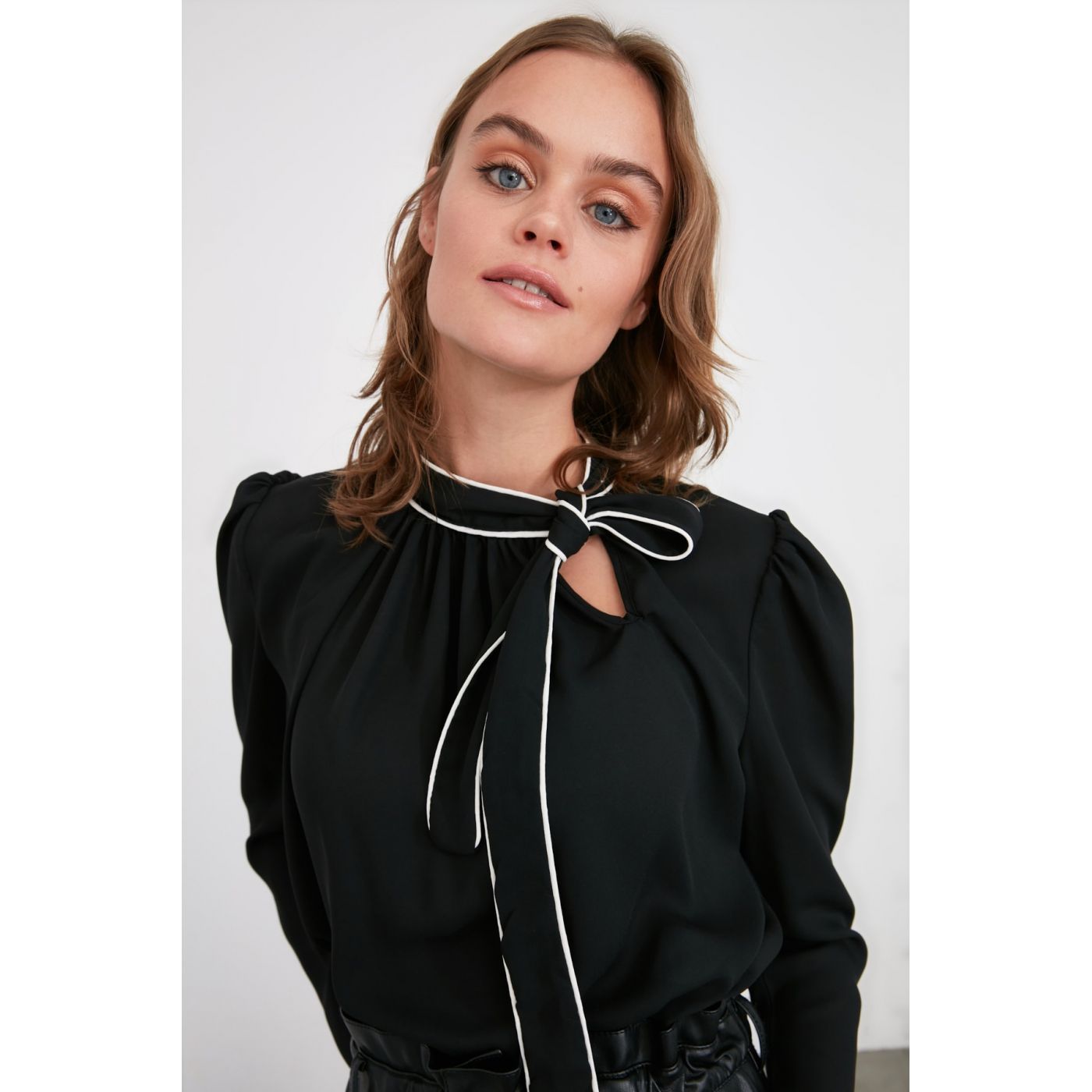 Trendyol Black Snuz Blouse