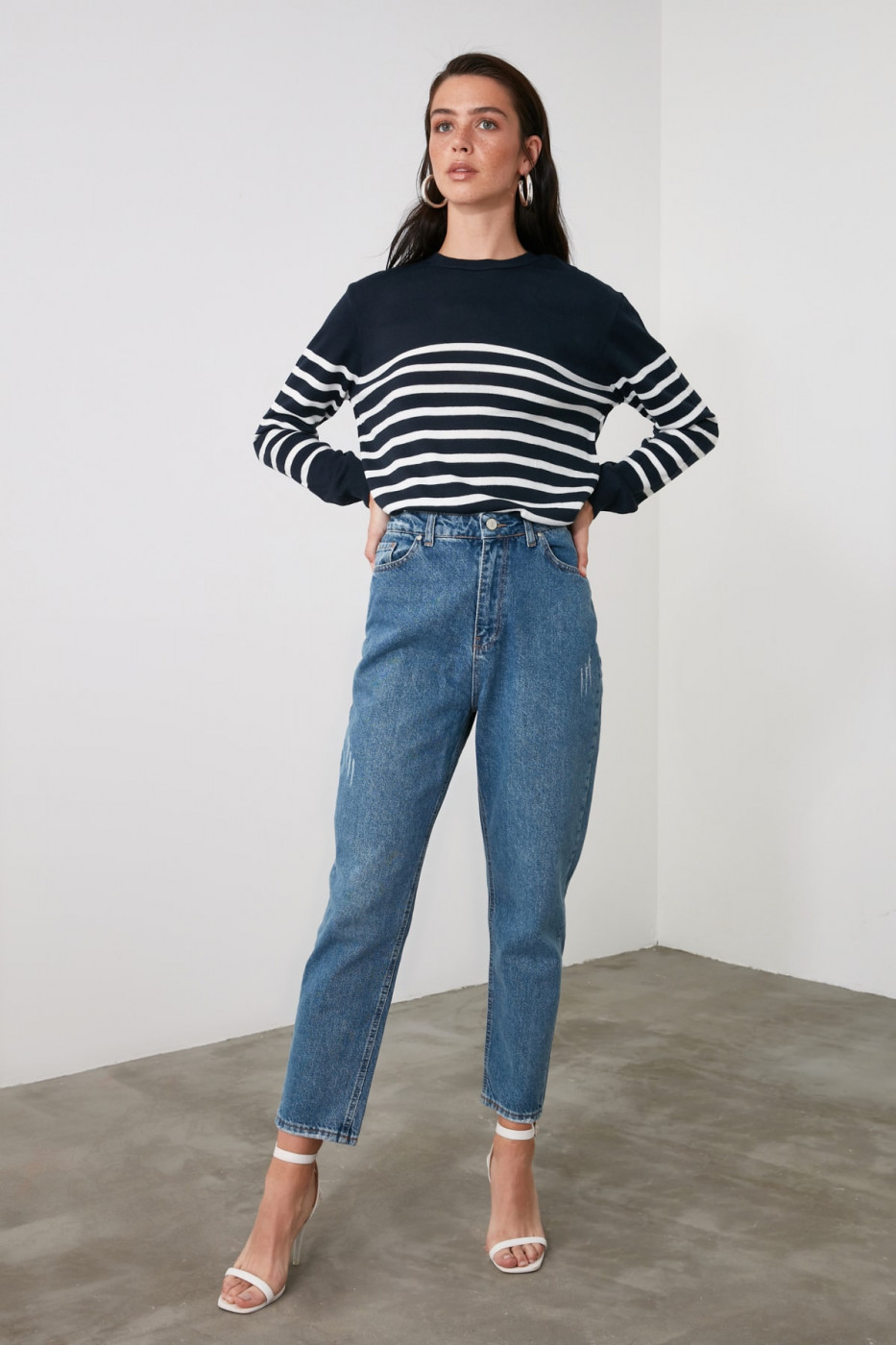 Trendyol Blue Ripped Detail High Waist Mom Jeans