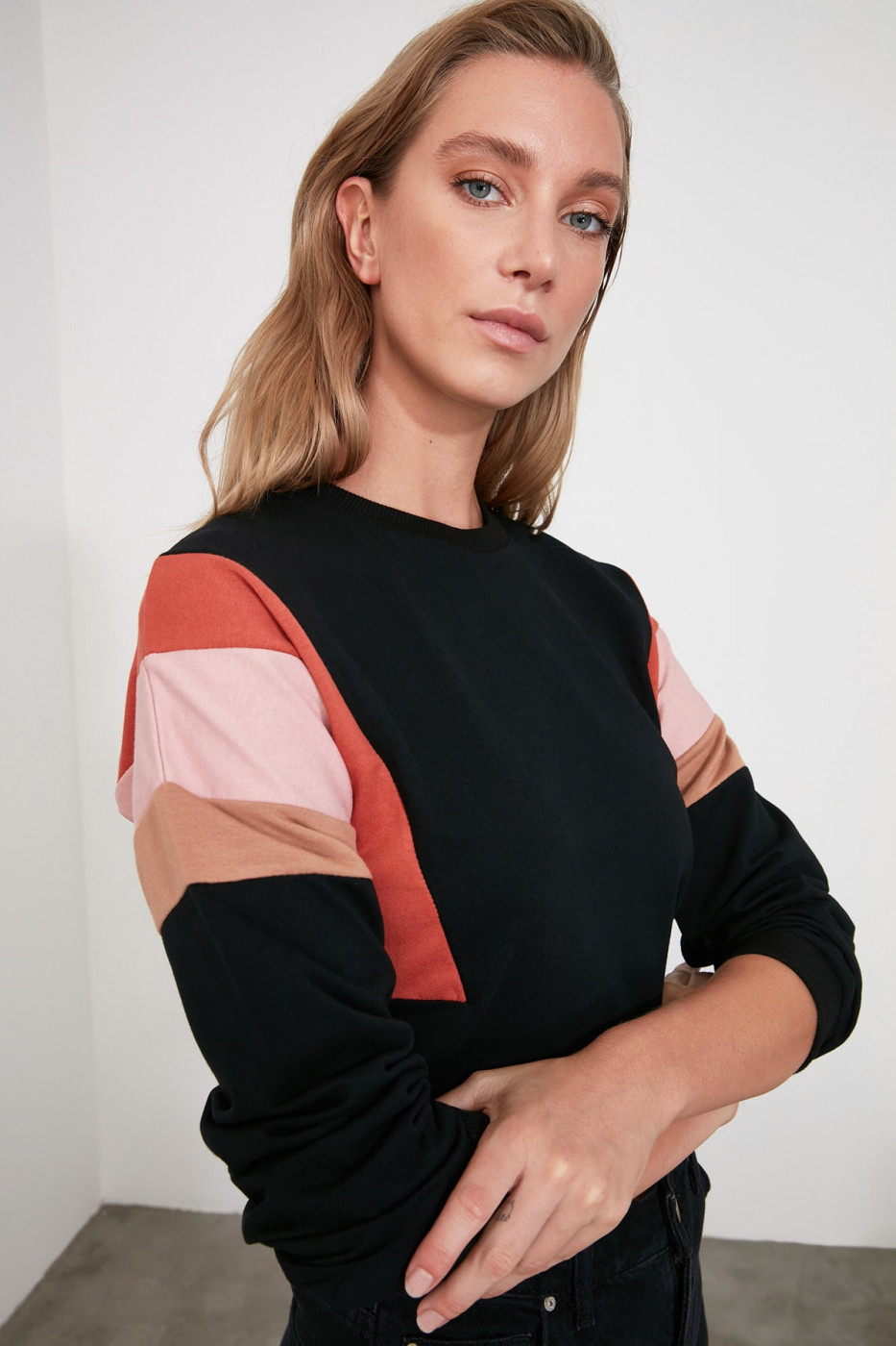 Trendyol Black Sleeves Color Block Knitted Sweatshirt