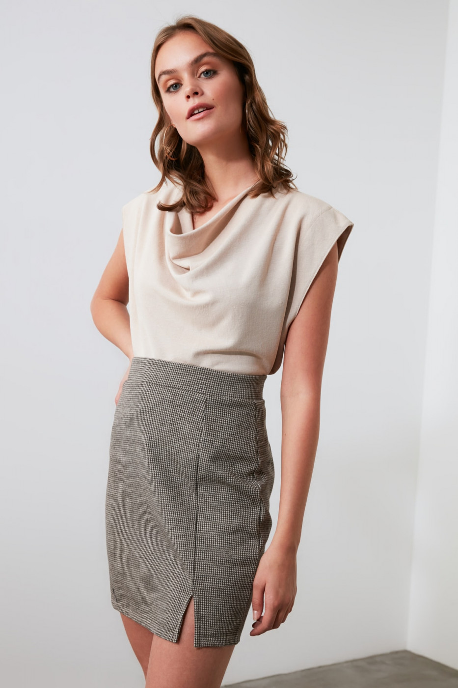 Trendyol Mini Knitted Skirt with Brown Slits