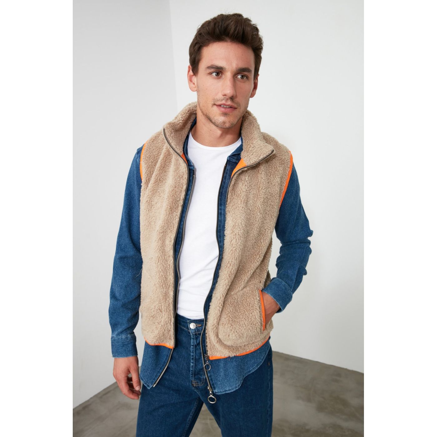 Trendyol Camel Men's Zipper Edifys Contrast Biye Detailed Vest