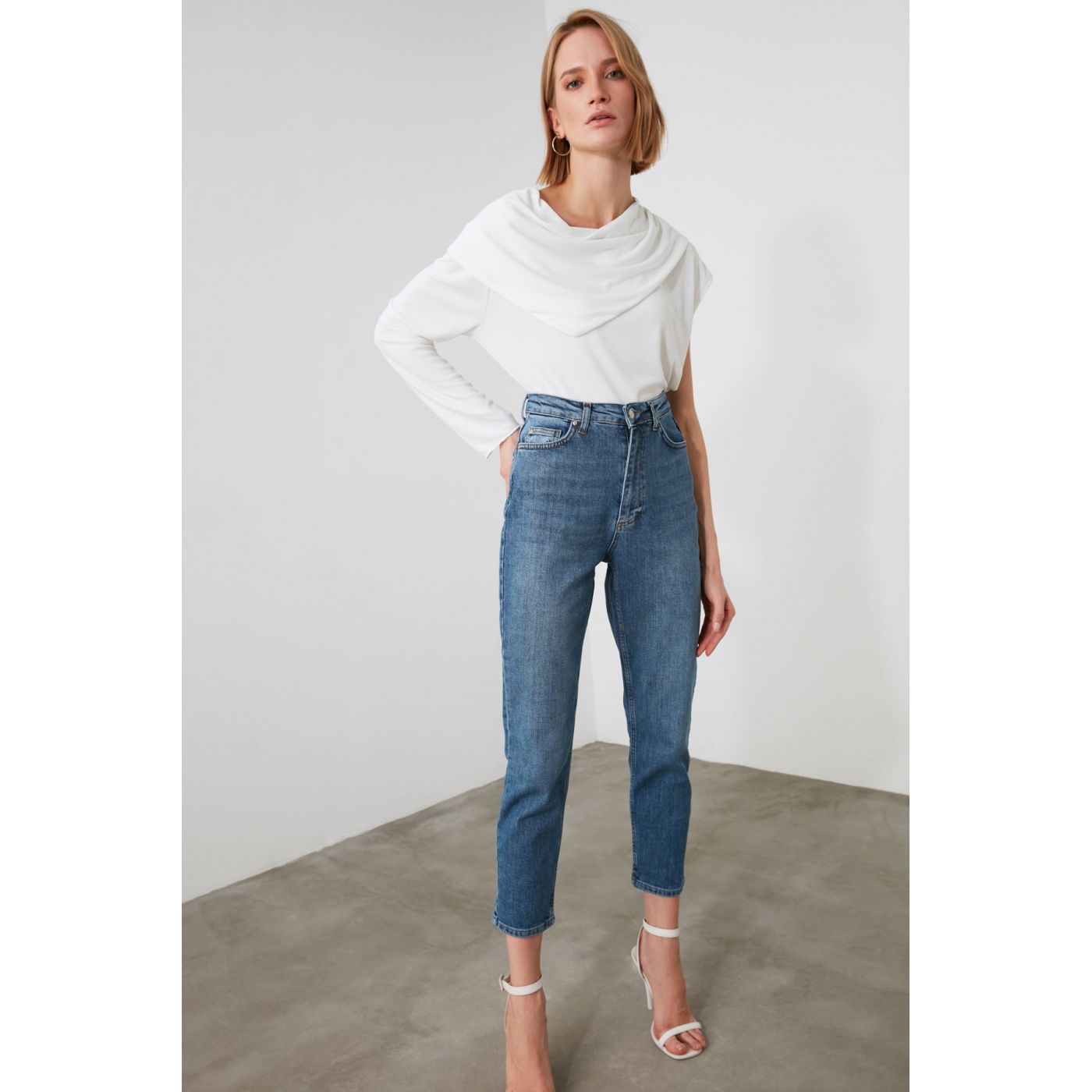 Trendyol Indigo High Waist Mom Jeans