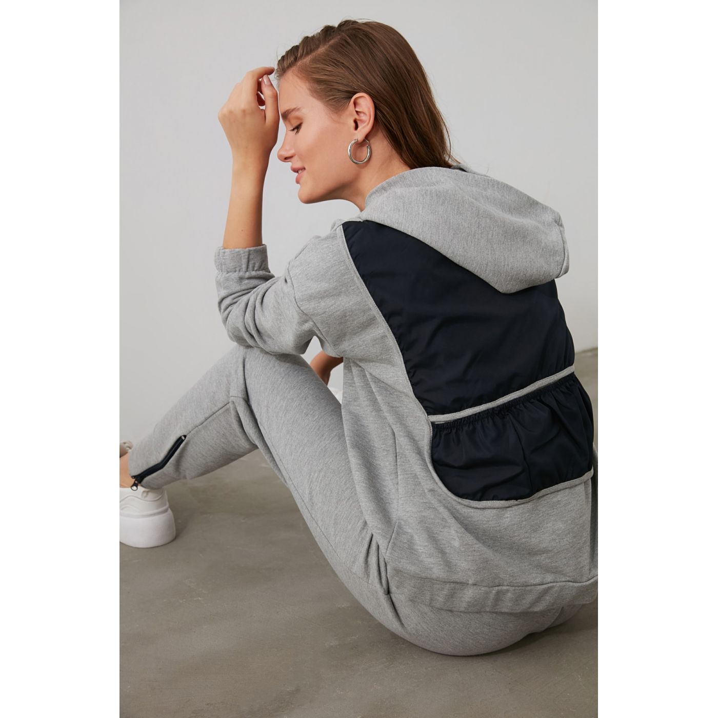 Trendyol Basic Knitted Sweatshirt with Grey Parachute Fabric