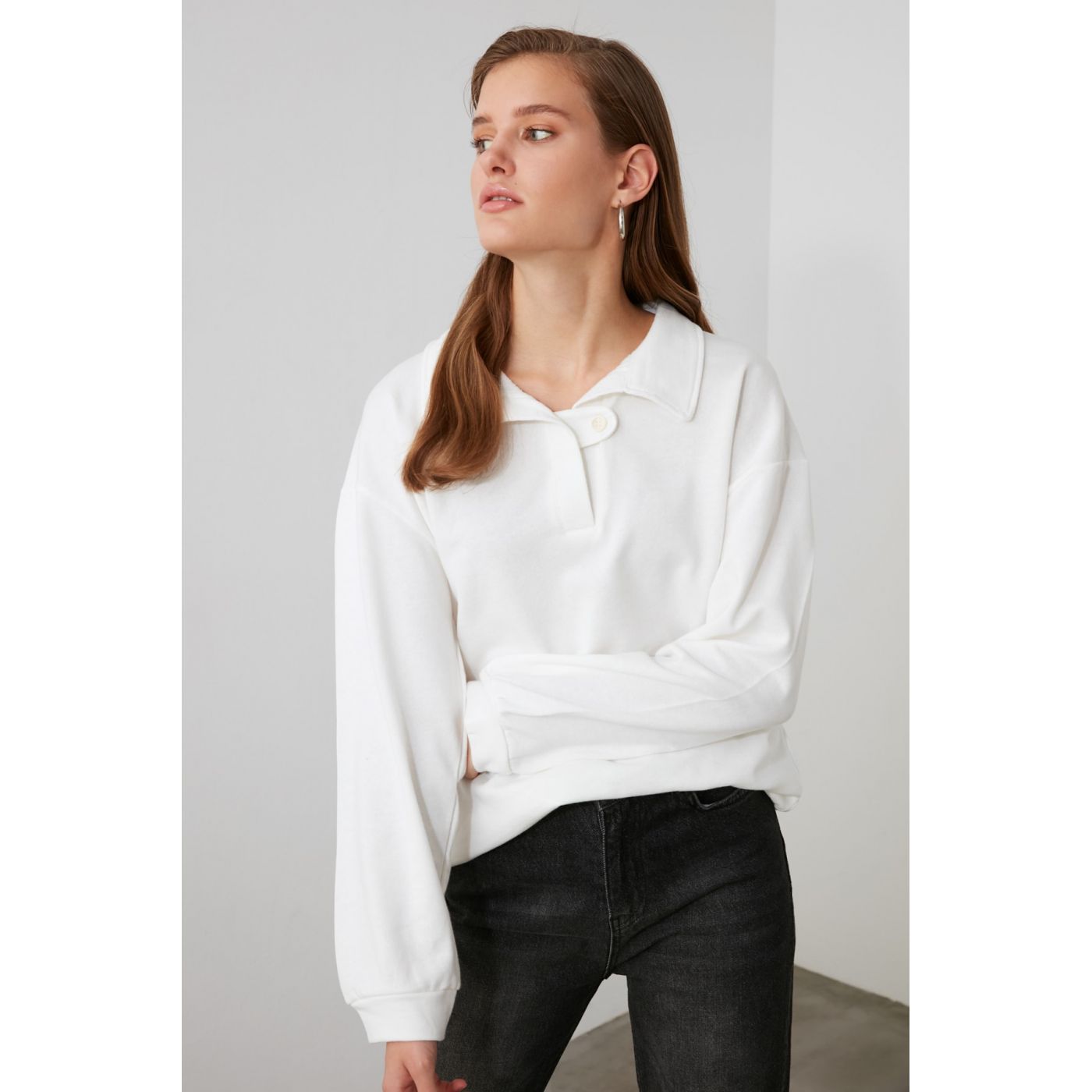 Trendyol White Polo Collar Button Detailed Basic Knitted Sweatshirt