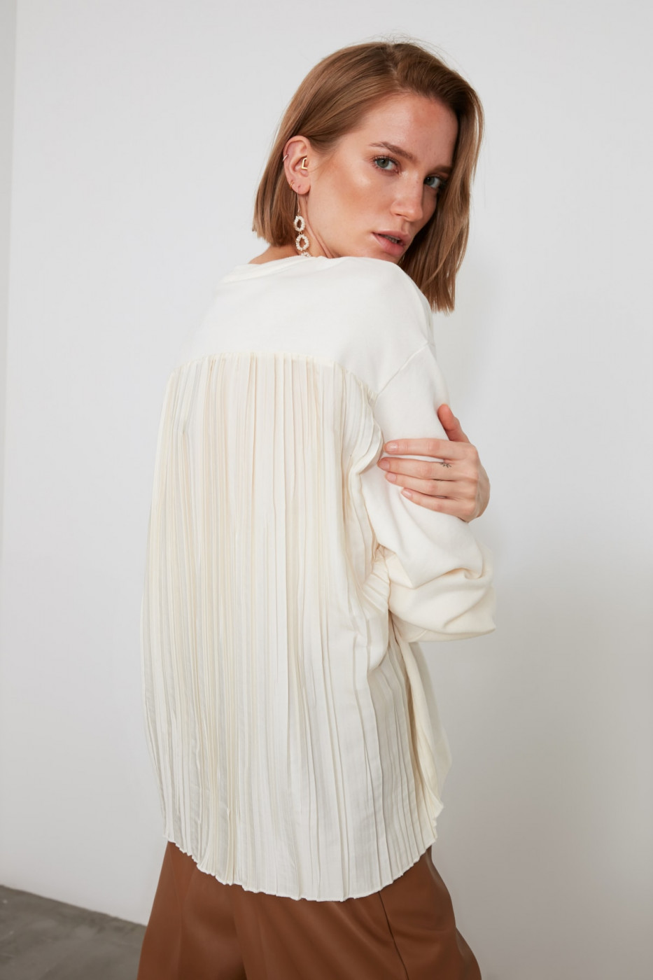 Trendyol Ekru Piliseli Back Detailed Knitted Blouse