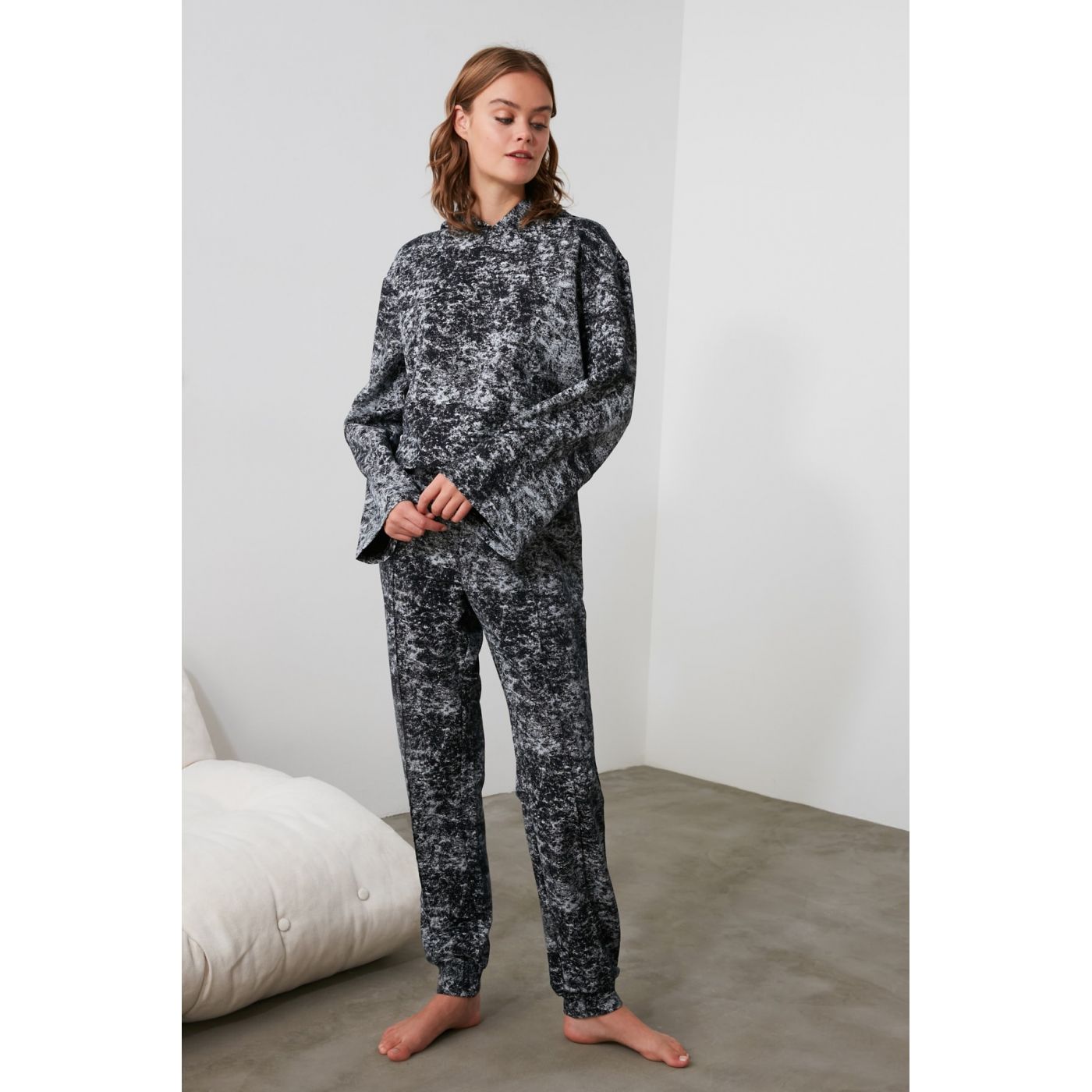 Trendyol Black Batik Hooded Pajama Set