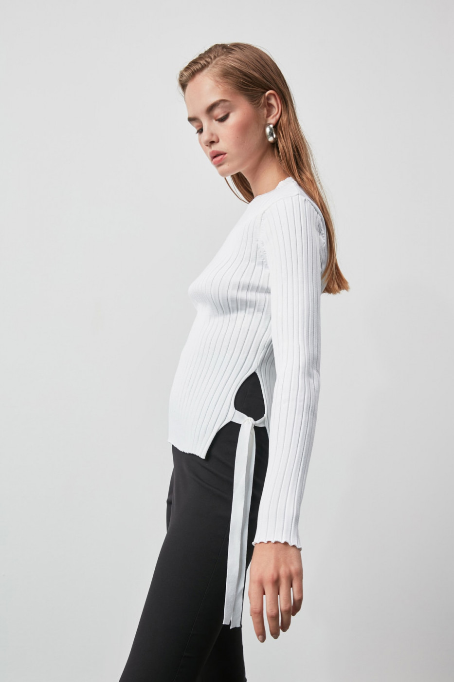 Trendyol Ekru Side Clamped Knitwear Sweater