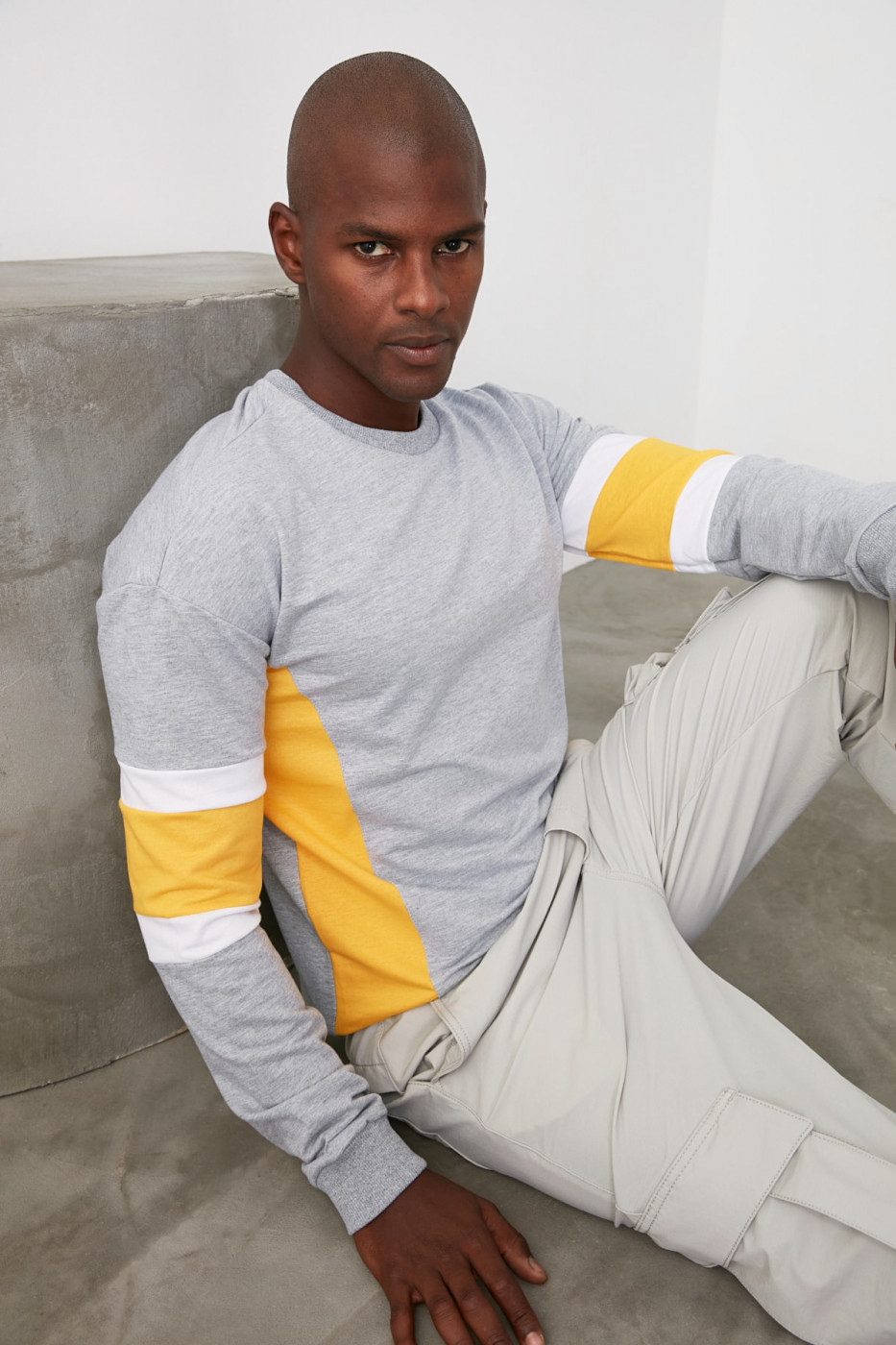 Trendyol Grey Men's Paneled Bicycle Collar Sweatshirt