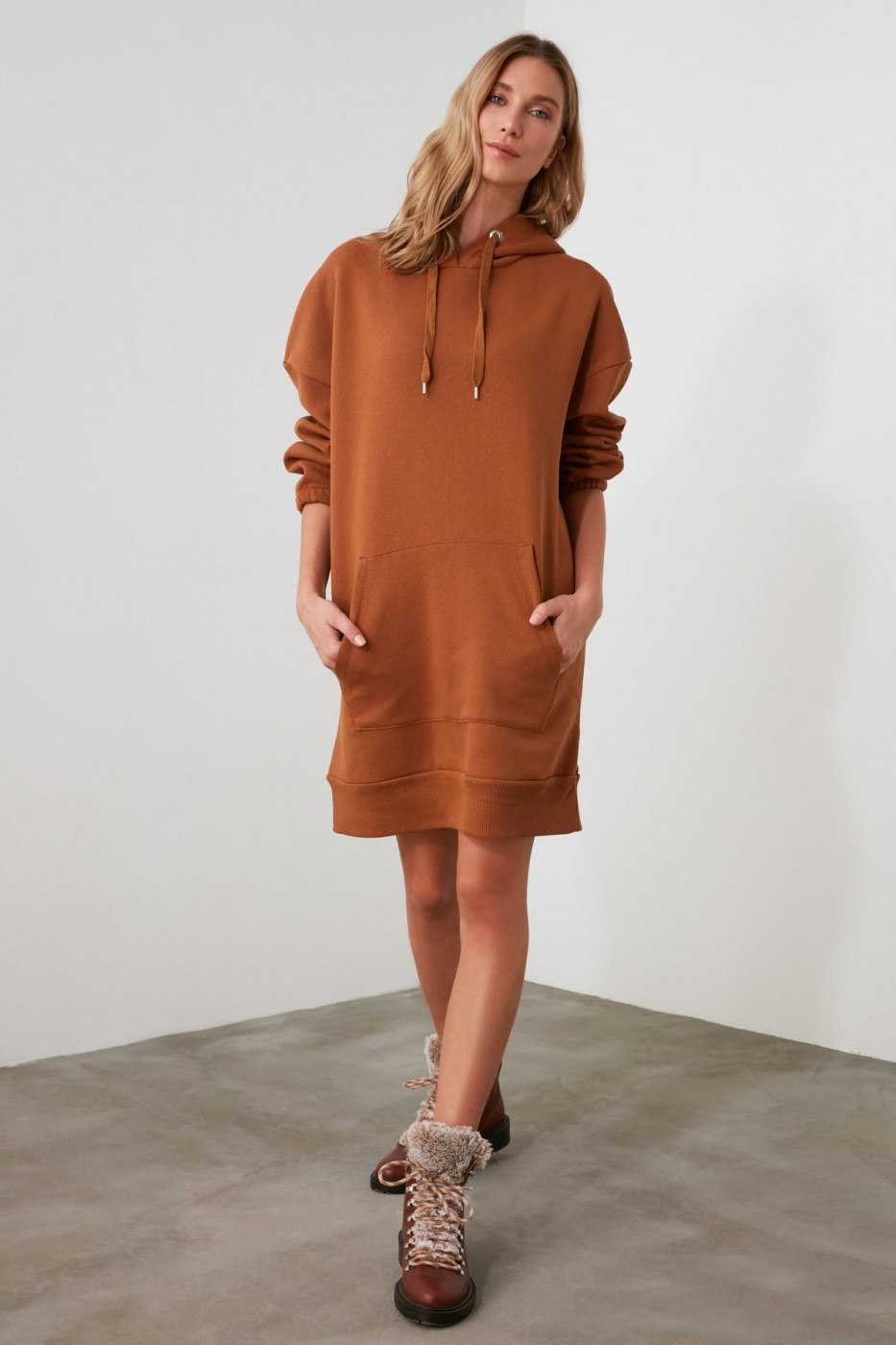 Trendyol Cinnamon Long Oversize Back Printed Knitted Dress