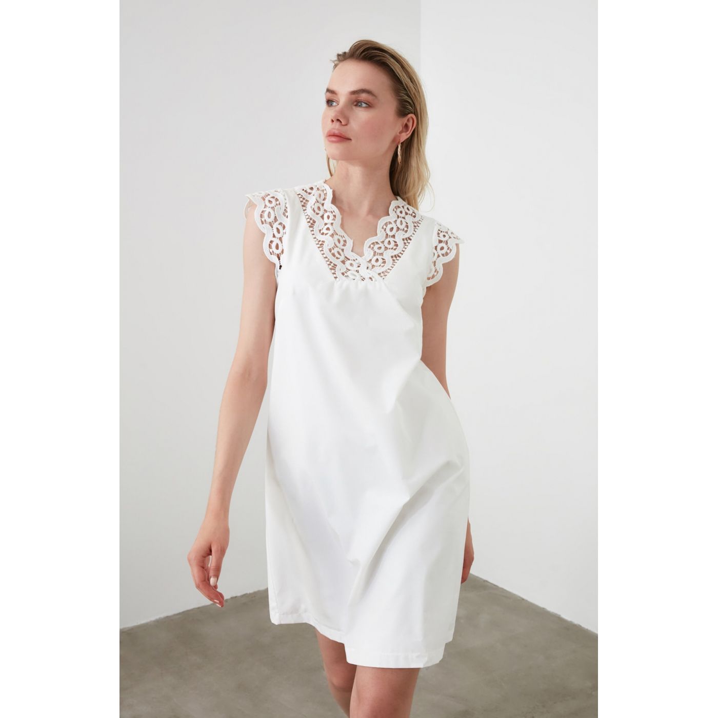 Trendyol White Lace Detailed Dress
