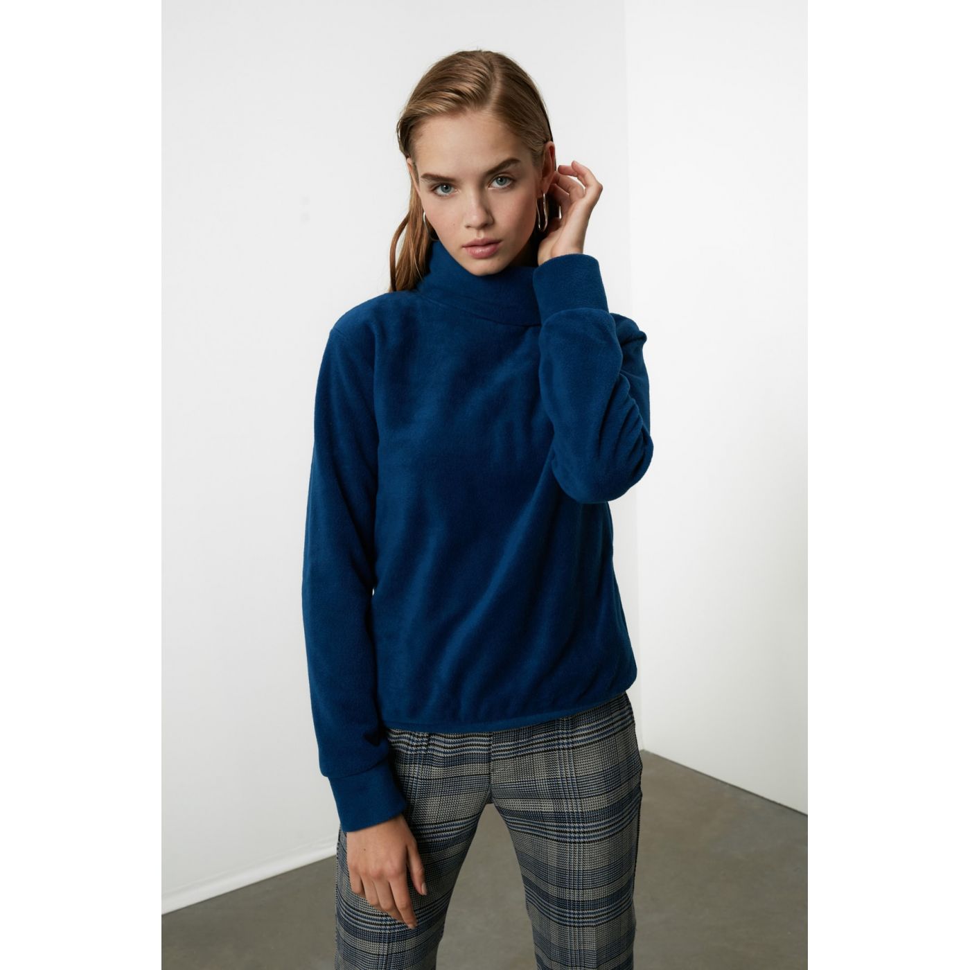Trendyol Basic Knitted Blouse with Navy Neck Embroidery