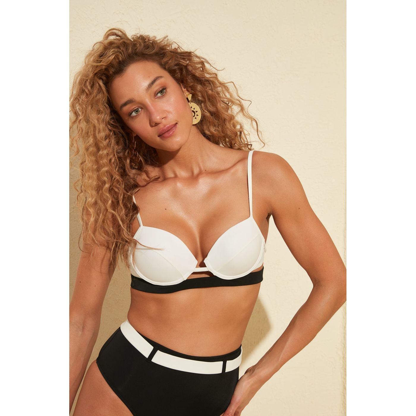 Trendyol Ekru Covered Bikini Top