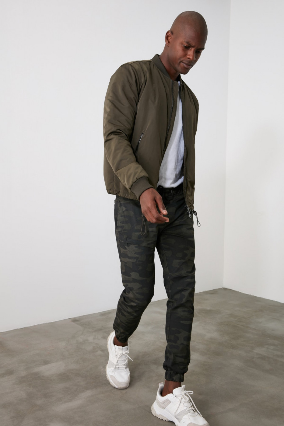 Trendyol Khai Men's Camouflage Back Elastic zipper Detailed Trousers