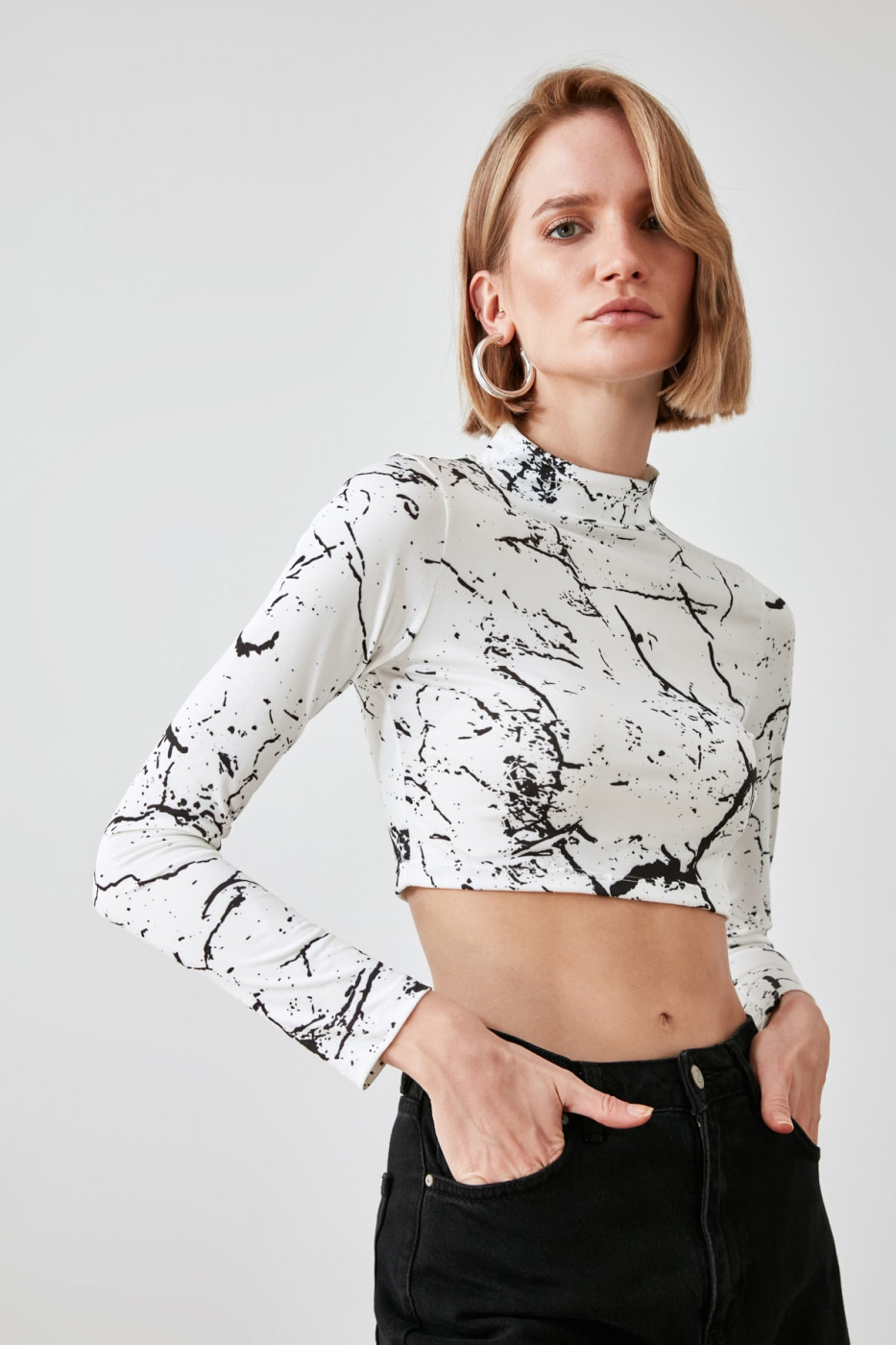 Trendyol Ekru Marble Pattern Sheer Collar Crop Knitted Blouse