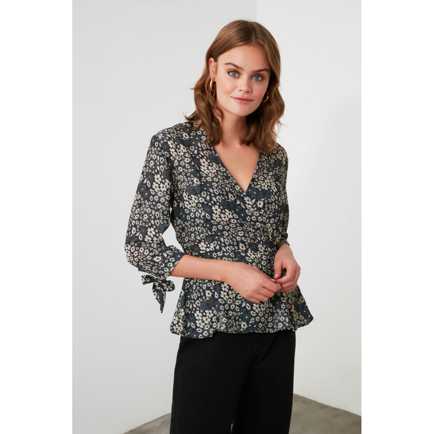 Trendyol Black Sleeve Fastening Blouse