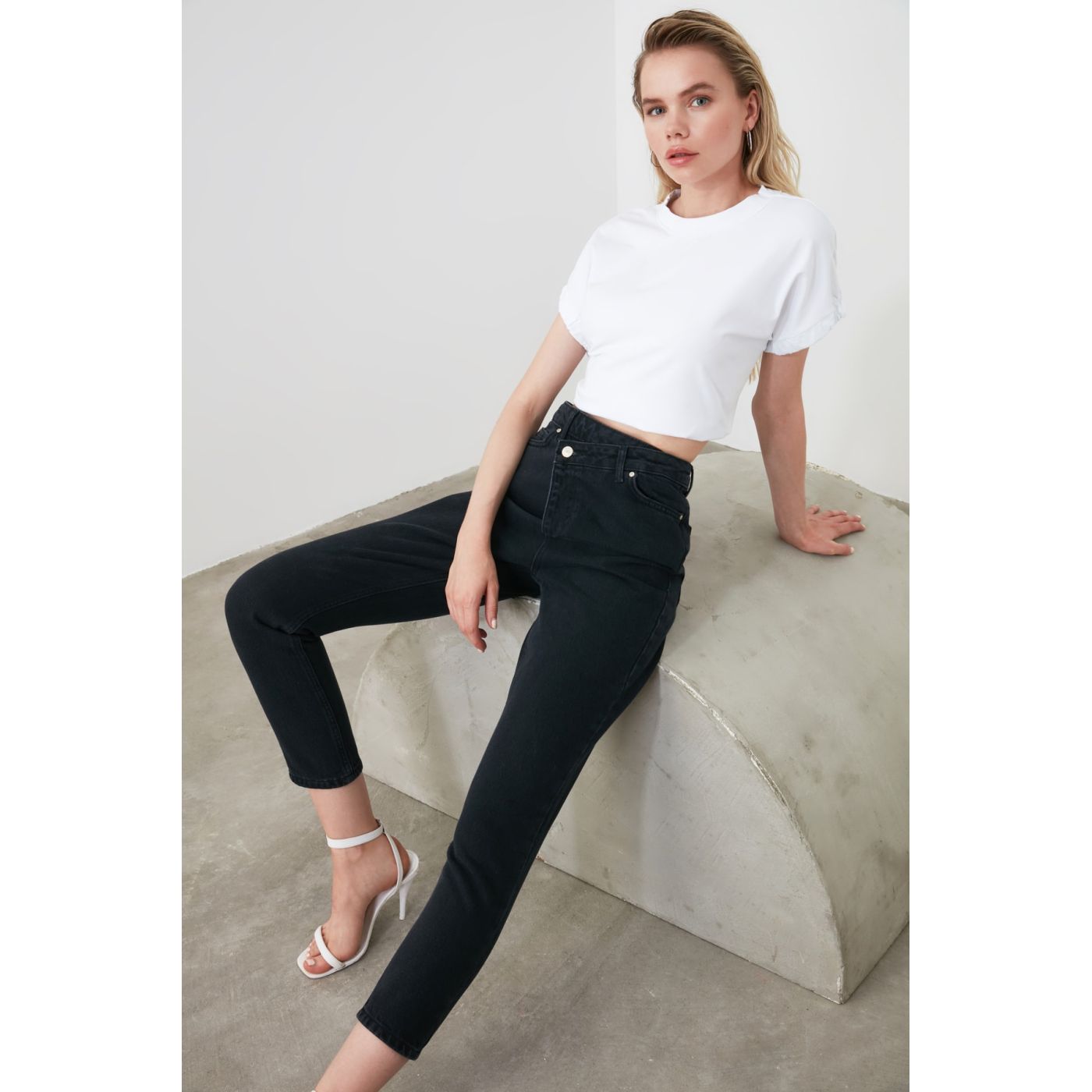 Trendyol Black Asymmetric Shut High Waist Mom Jeans