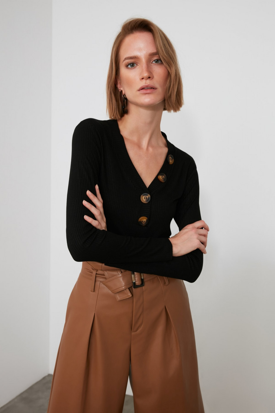Trendyol Black Button Detailed Wicked V-Neck Knitted Blouse