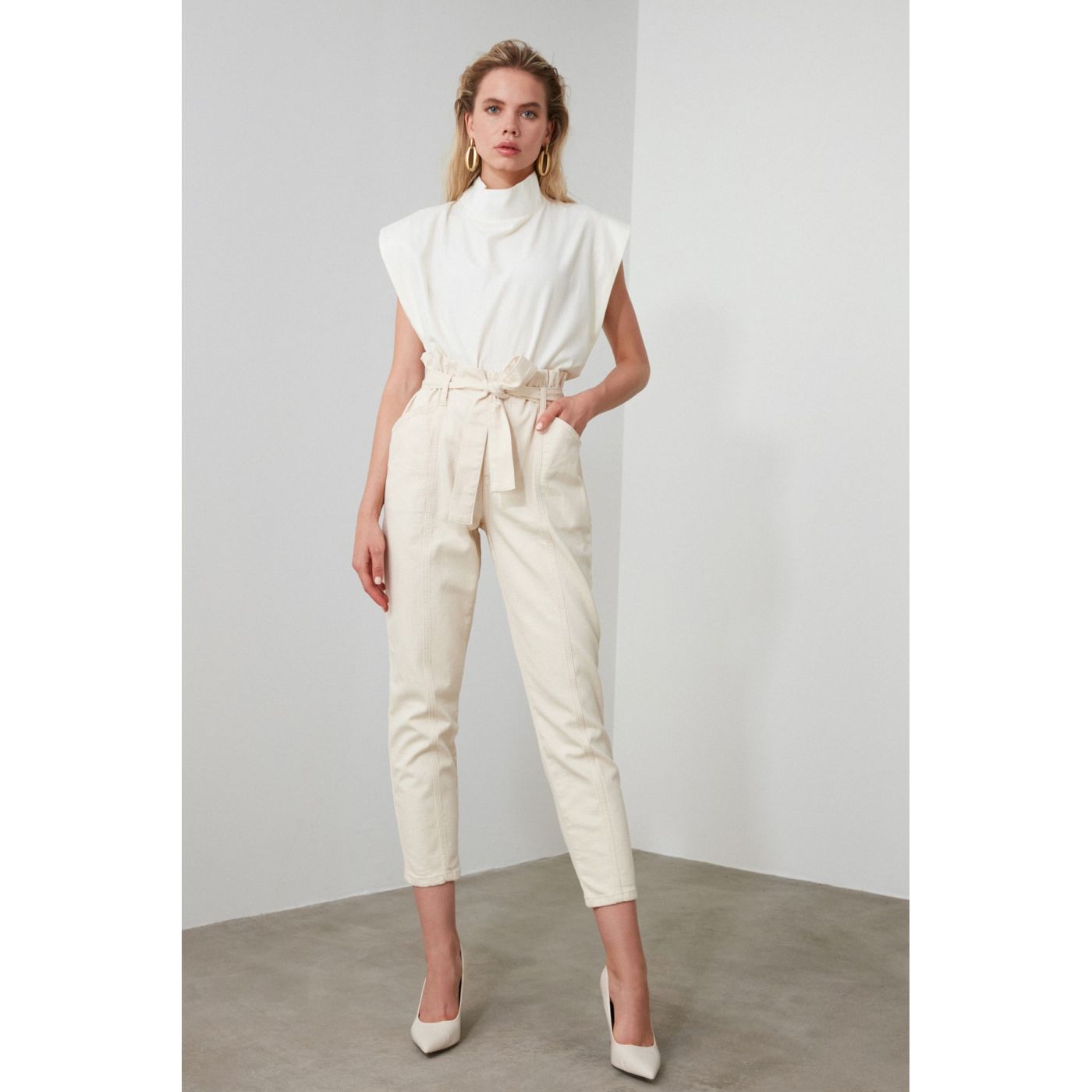 Trendyol Ekru Arched Stitch Detail High Waist Mom Jeans