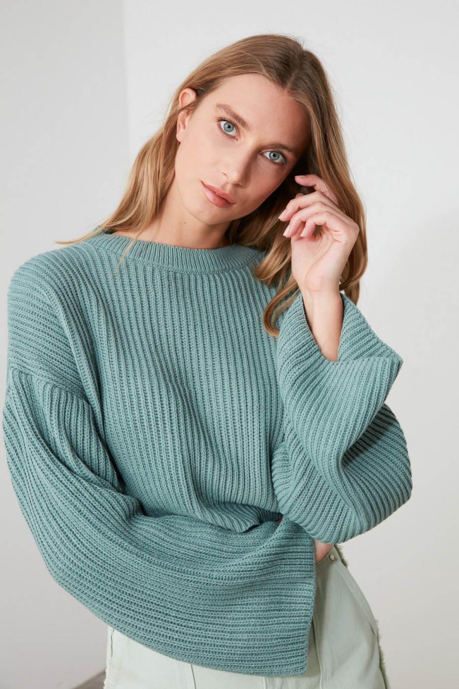 Trendyol Mint Crop and Spanish Sleeve Knitwear Sweater