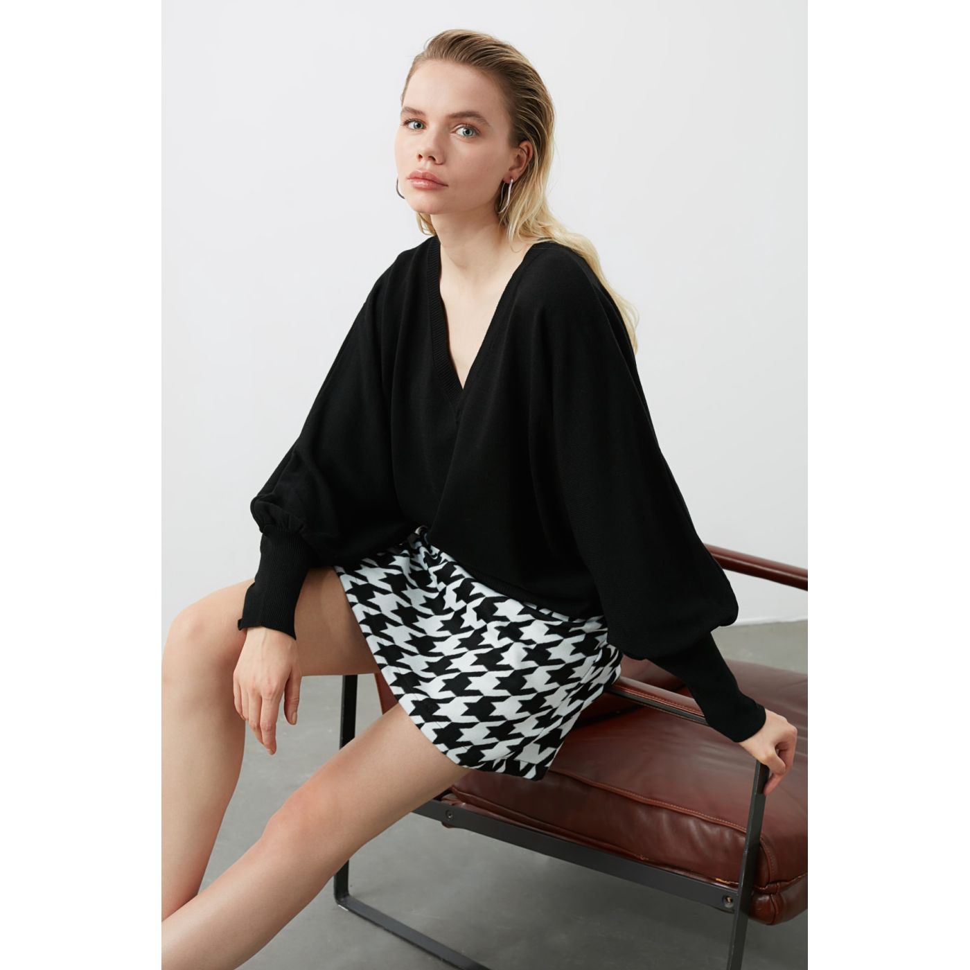 Trendyol Black Bat Armwear Sweater