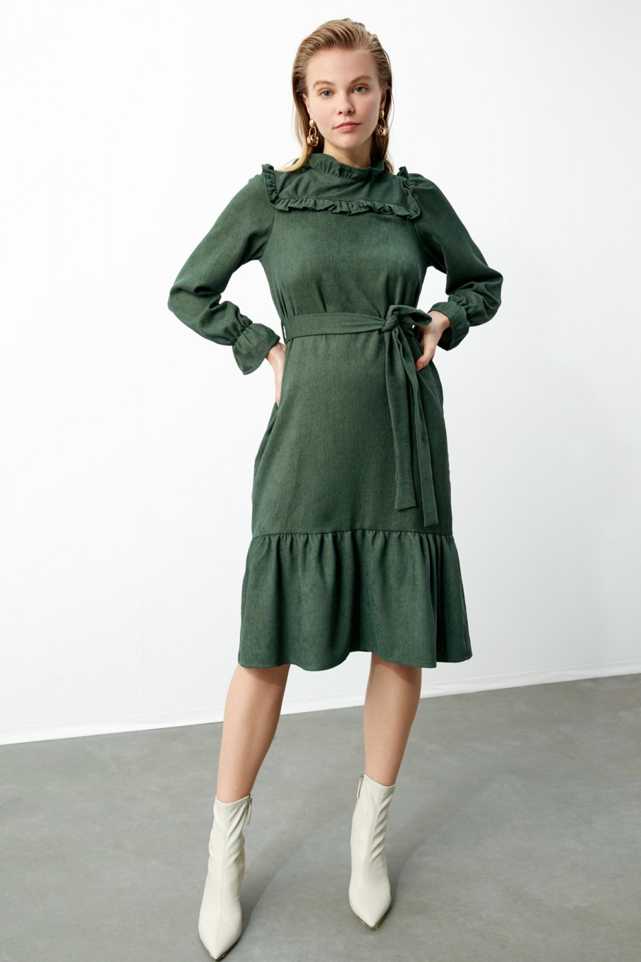 Trendyol Khaki BeltEd Frill Detailed Velvet Dress