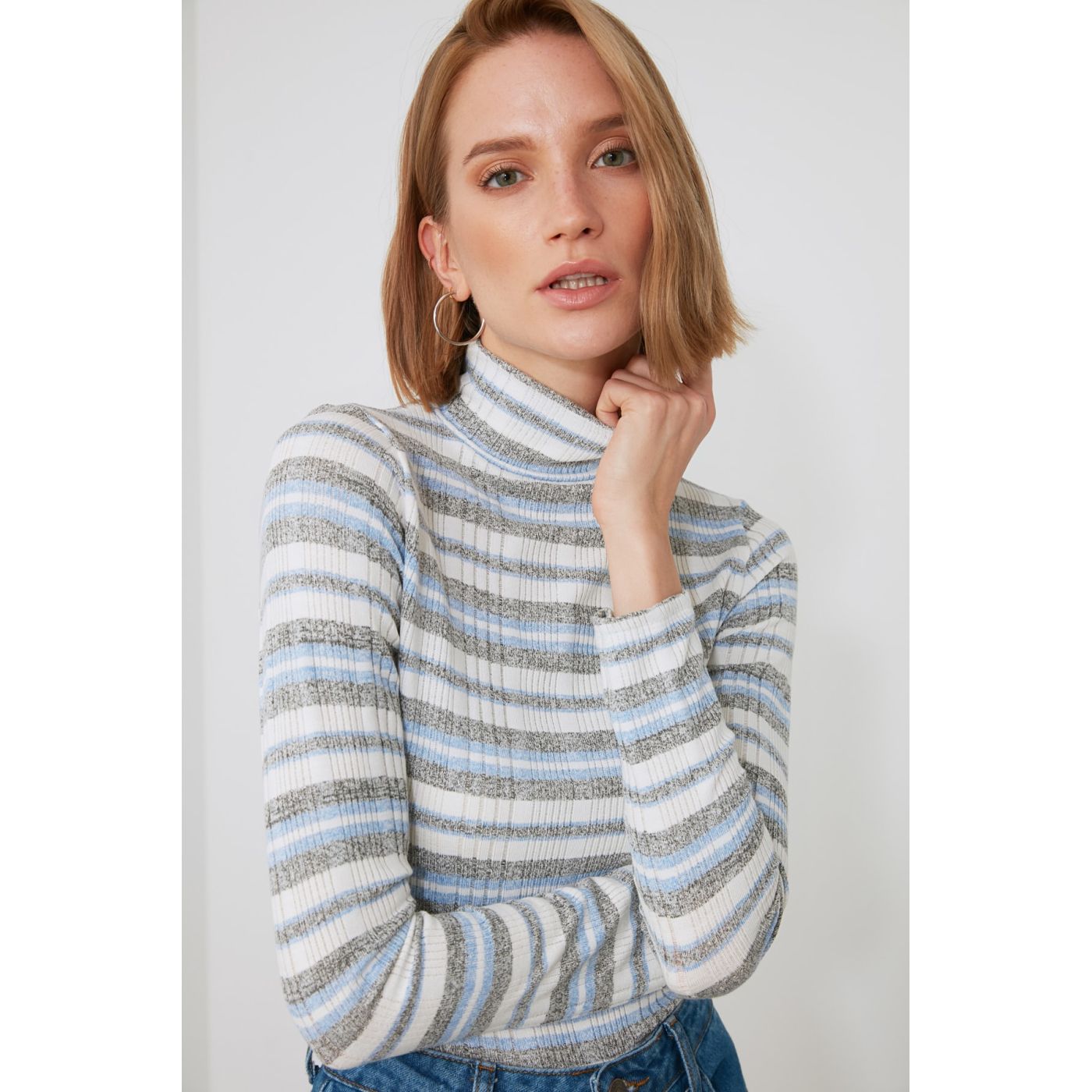 Trendyol Blue Stand-Up Suppository Knitted Blouse