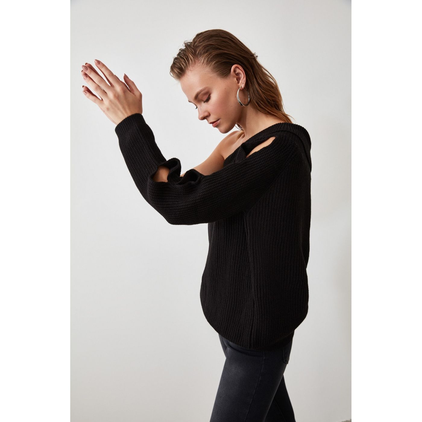 Trendyol Black One Sleeve Cut Out Detailed Knitwear Sweater