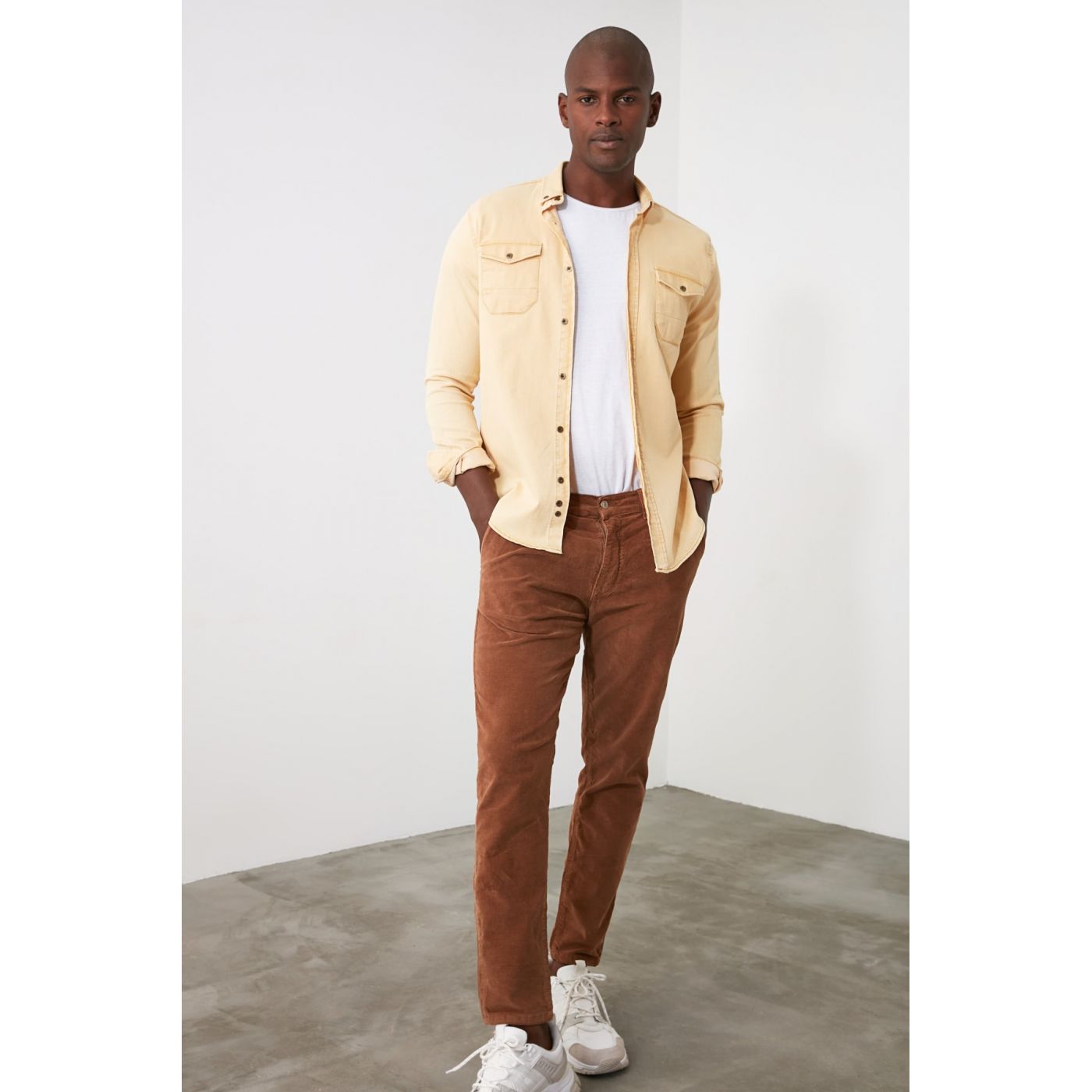 Trendyol Cinnamon Men's Pleated Carrot Cut Velvet Pants