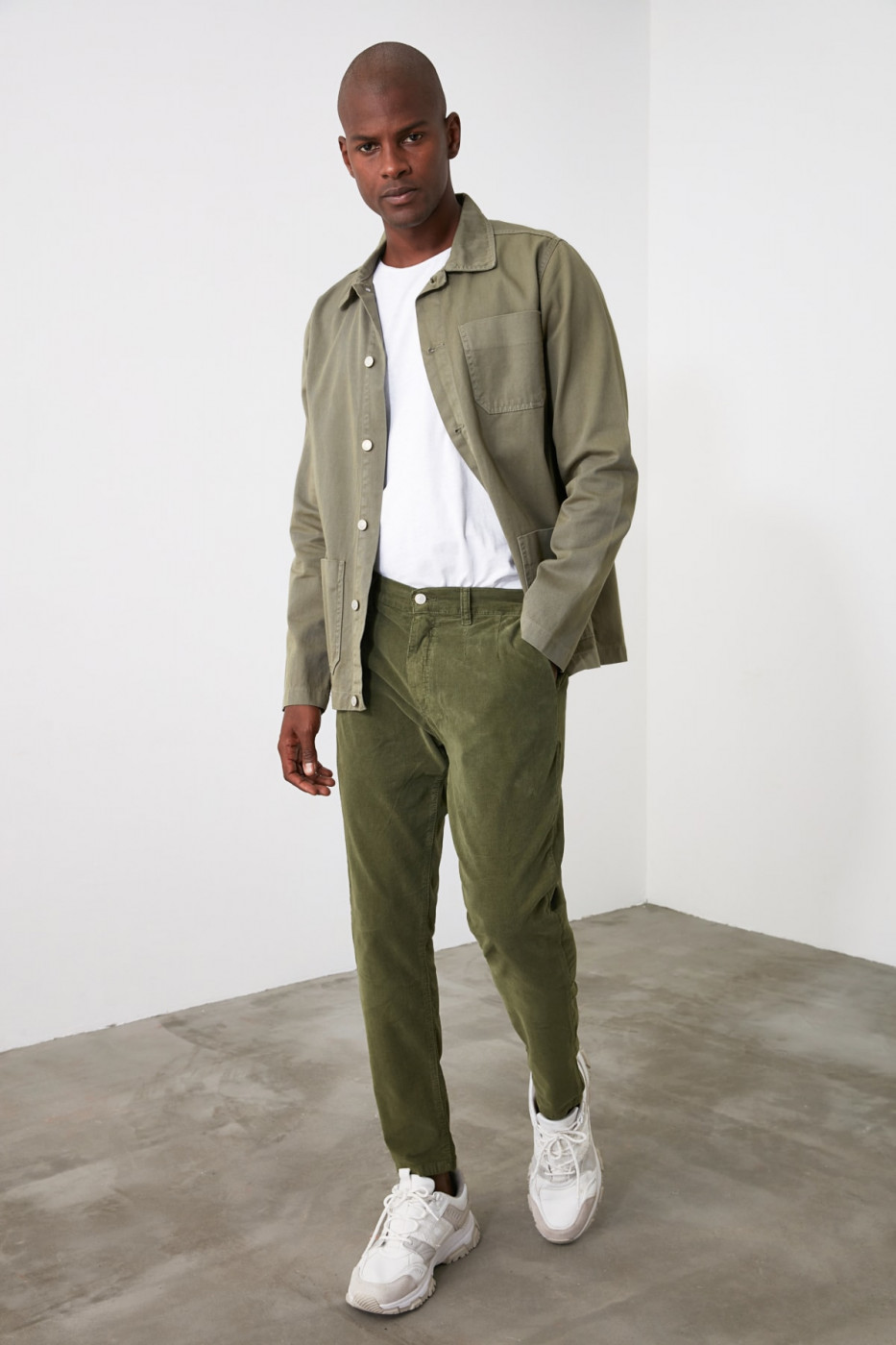 Trendyol Khati Men Pleated Carrot Cut Velvet Pants