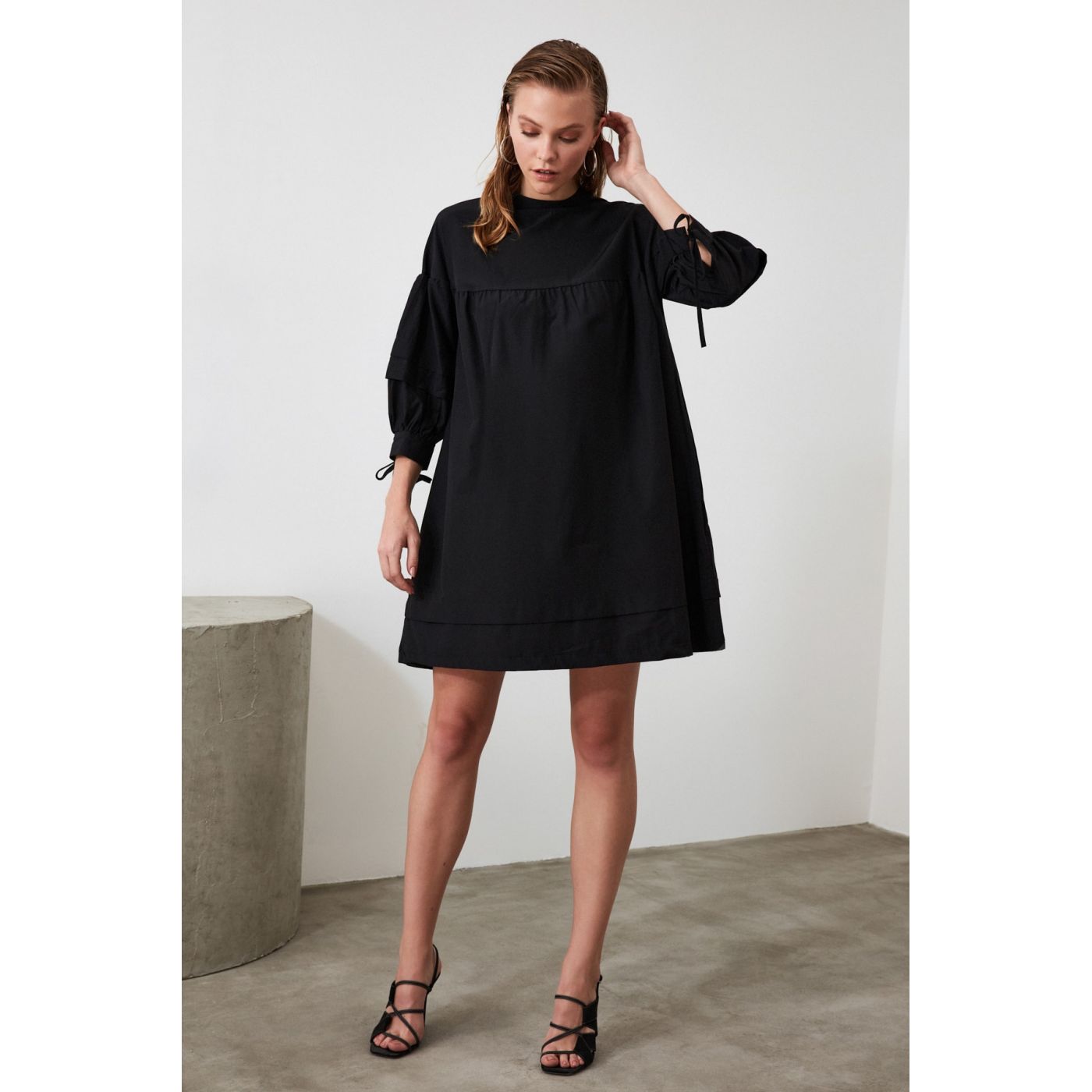 Trendyol Black Back Detailed Wide Cut Dress