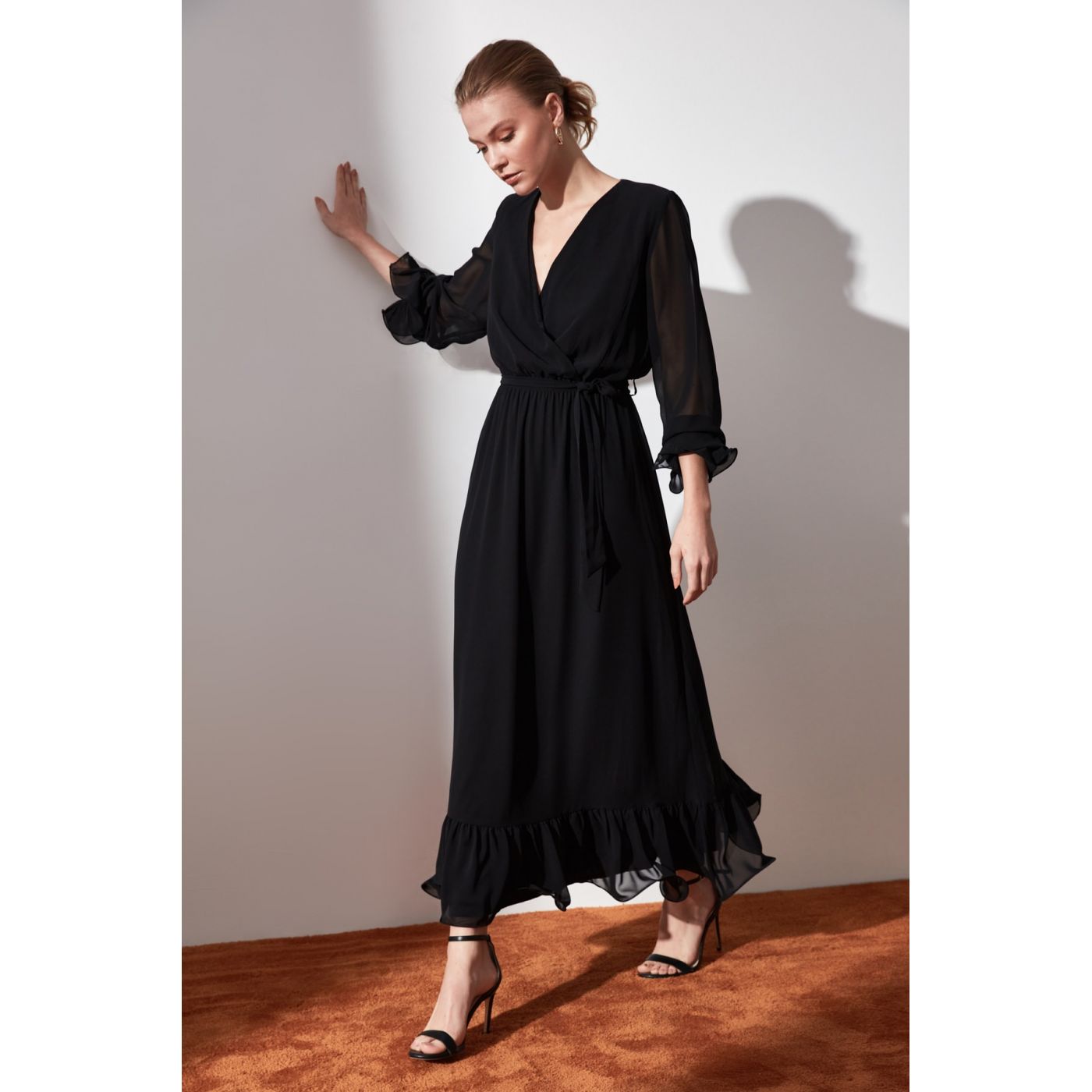 Trendyol Black Belt Cruise Collar Dress