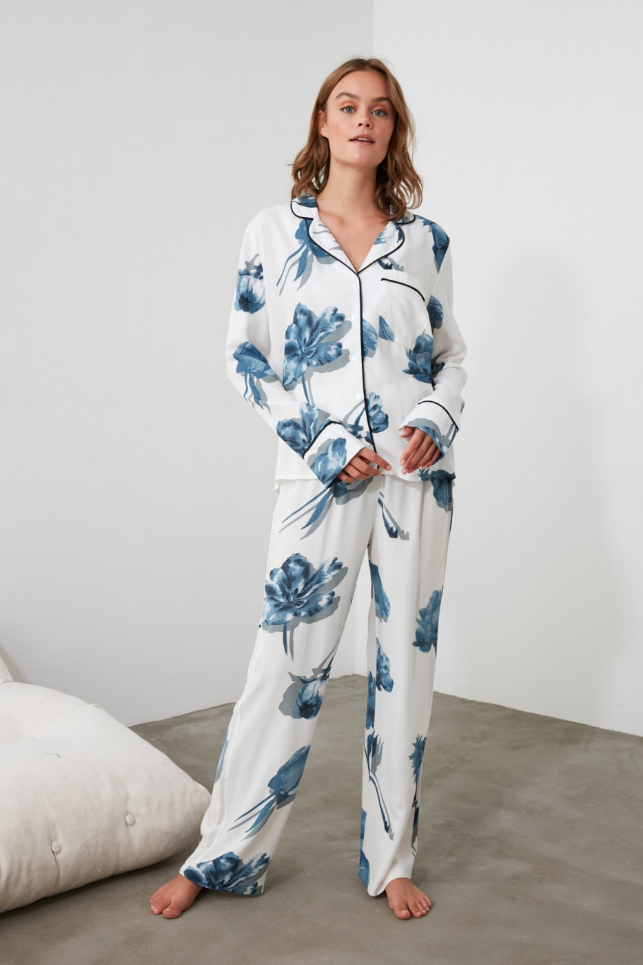 Trendyol Floral Woven Woven Pajama Set