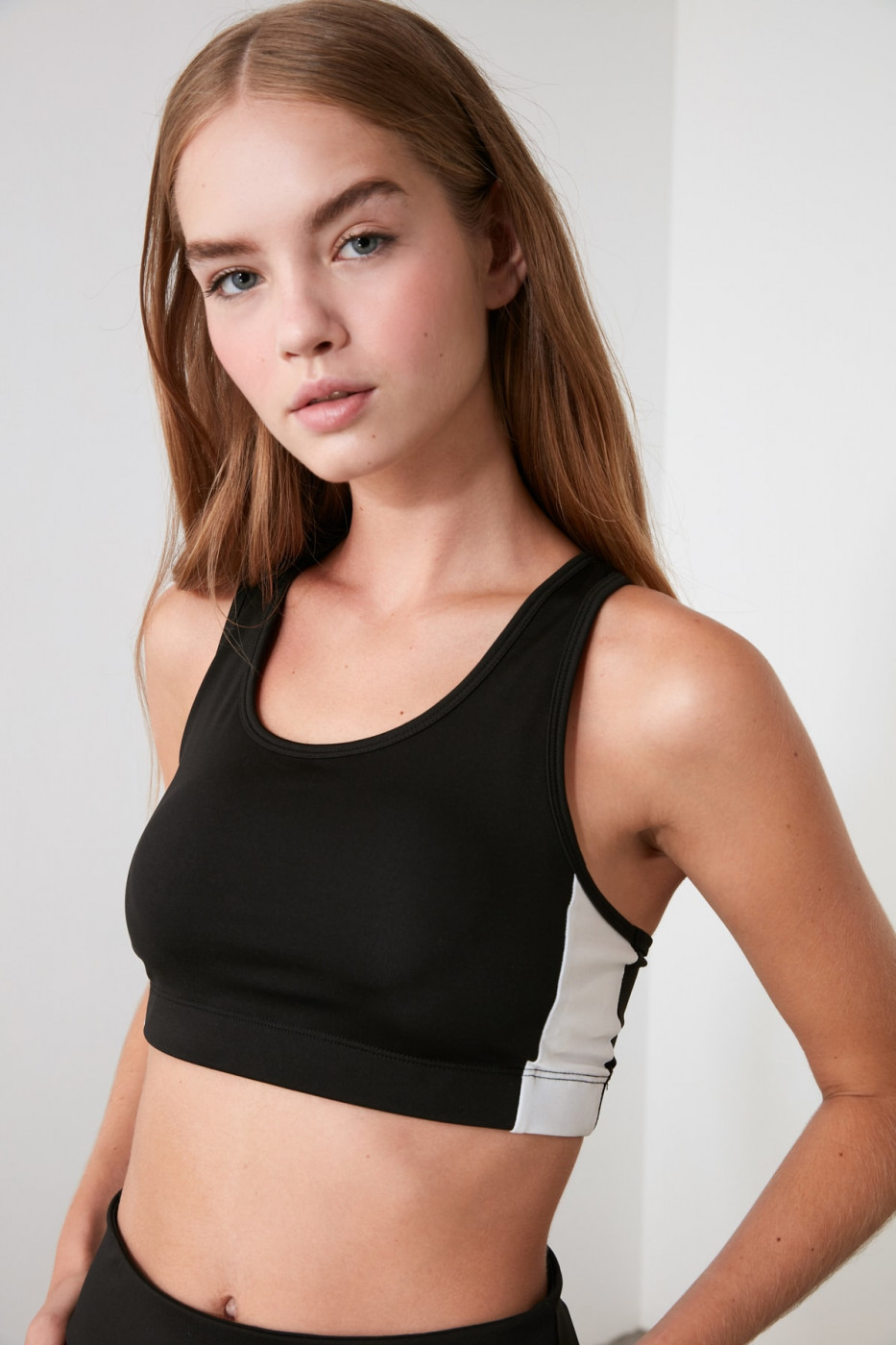 Trendyol Black Sides Ribbon Detailed Assisted Sports Bra