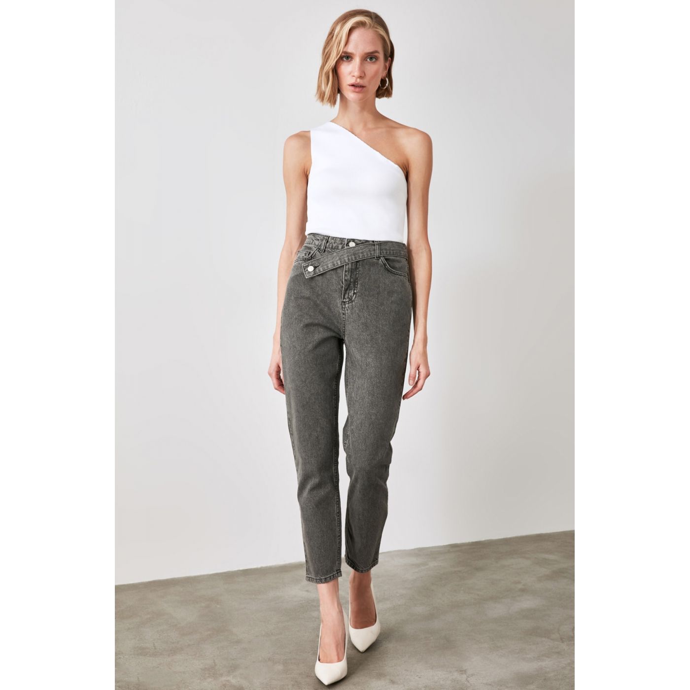Trendyol Anthracite AsymmetricAl Closure High Waist Mom Jeans