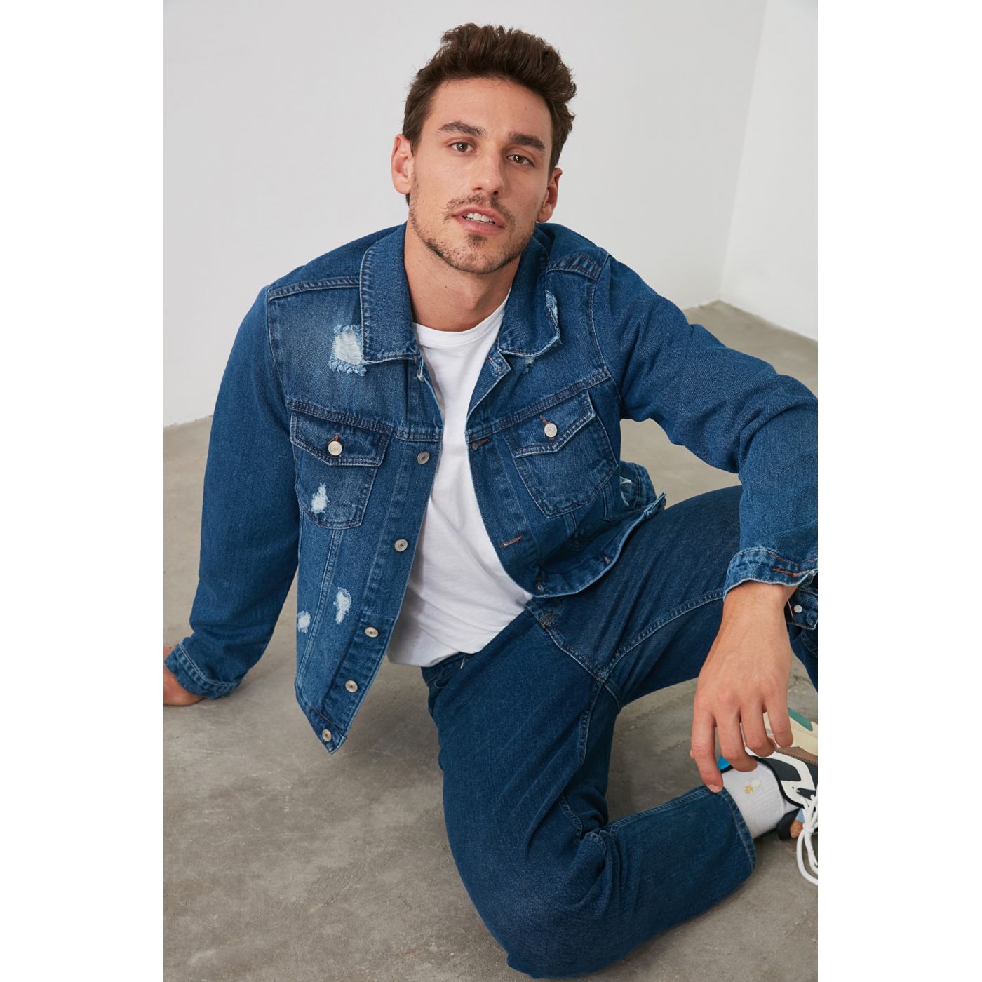Trendyol Indigo Men's Destroyed Trucker Jacket