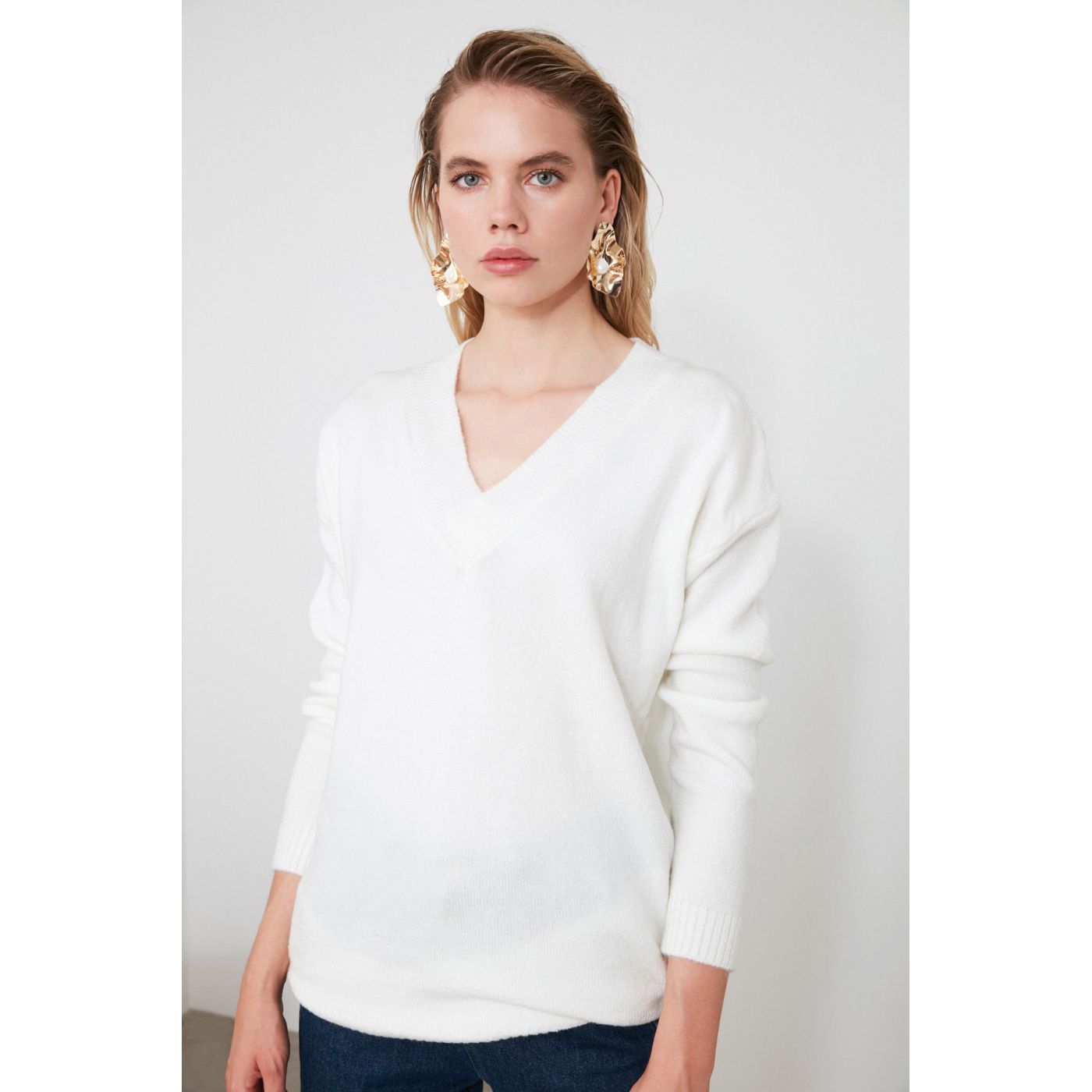 Trendyol Ekru V Collar Knit Sweater