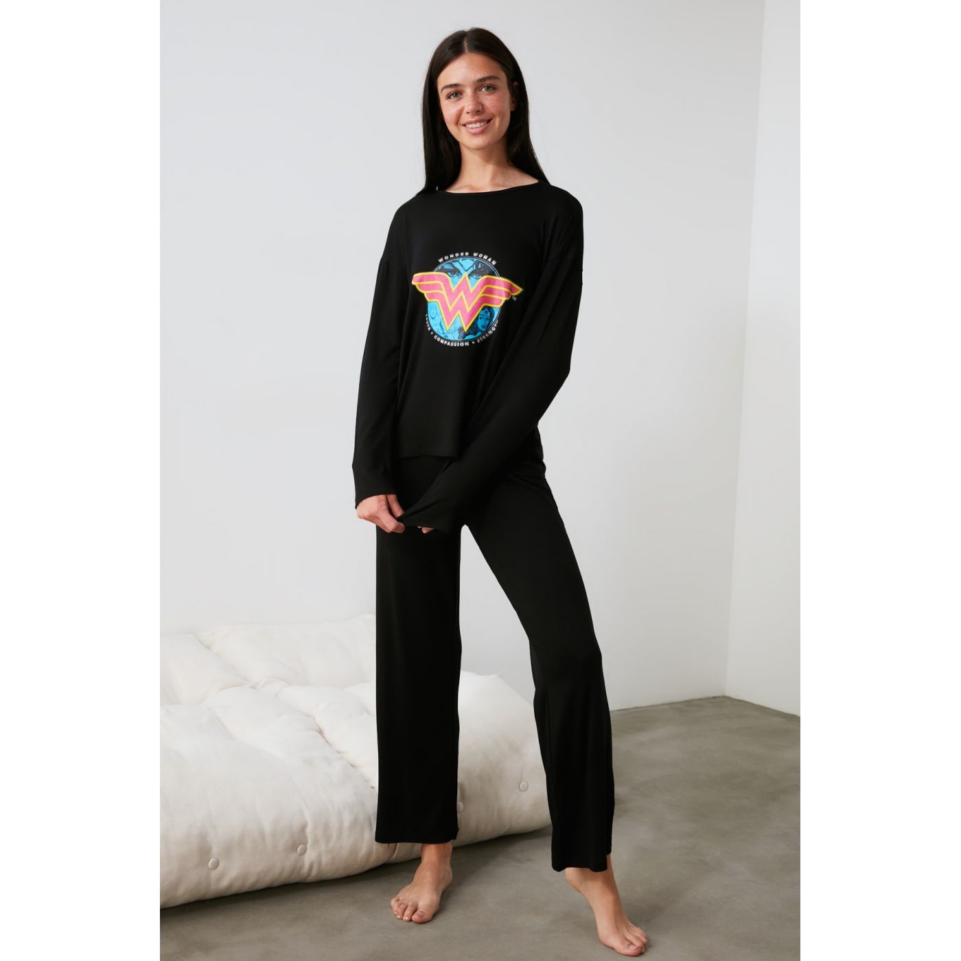 Trendyol Black Wonder Woman Printed Knitted Pajama Set