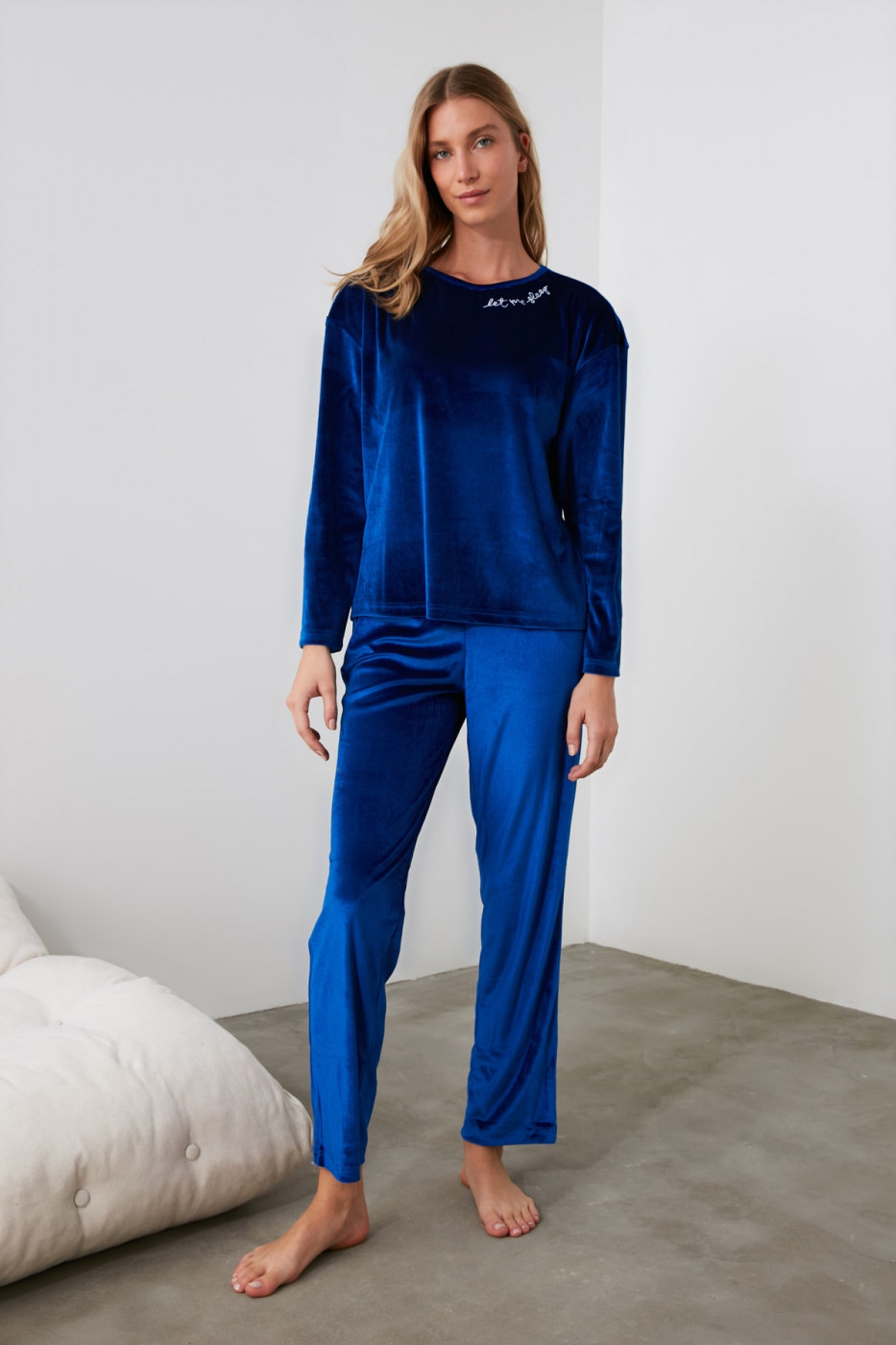 Trendyol Navy Velvet Knitted Pajama Set