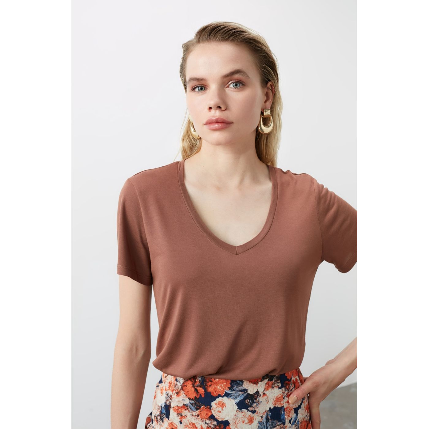 Trendyol Brown Viskon Blended V Collar Basic Knitted Shirt