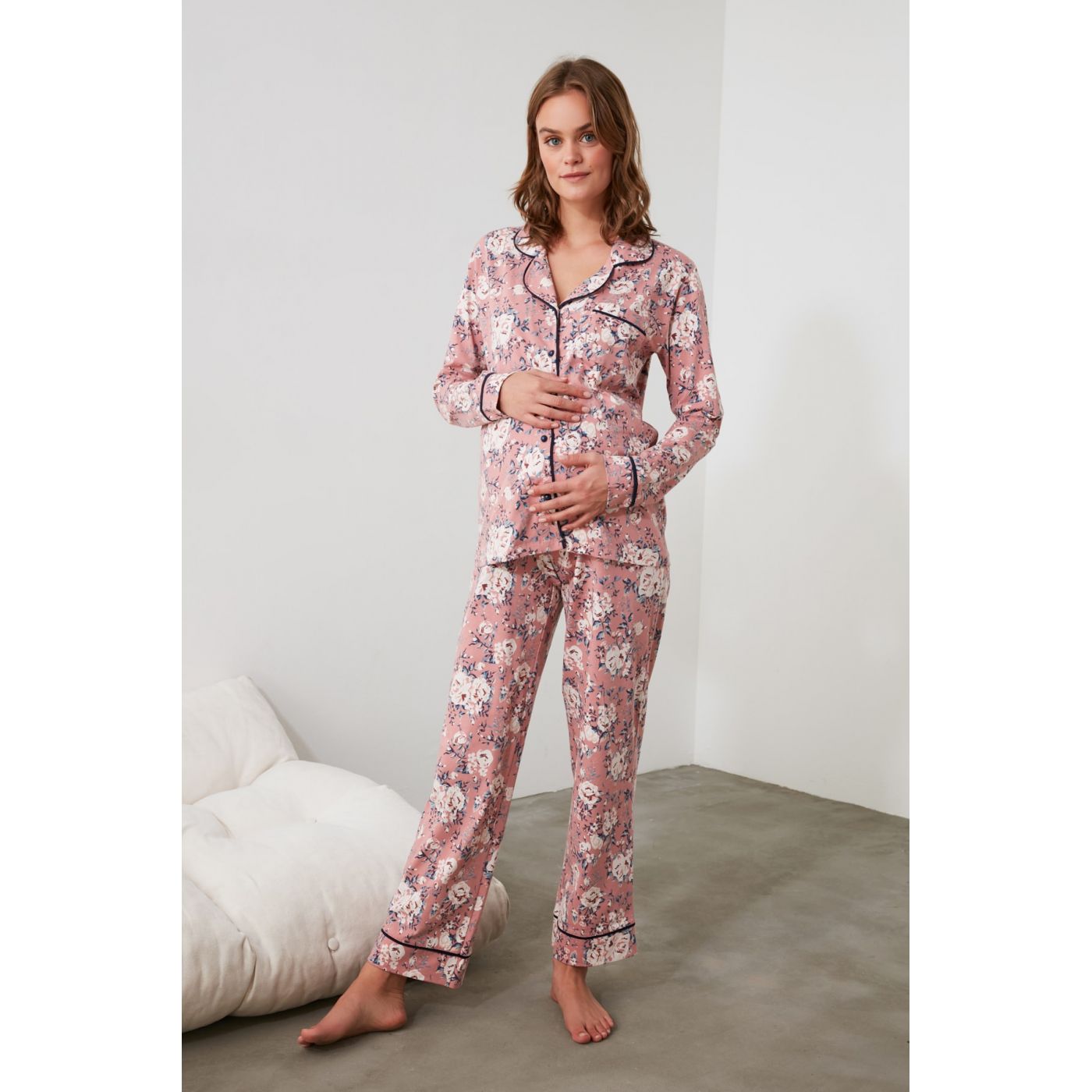 Trendyol Rose Dry Floral Patterned Knitted Pajama Set