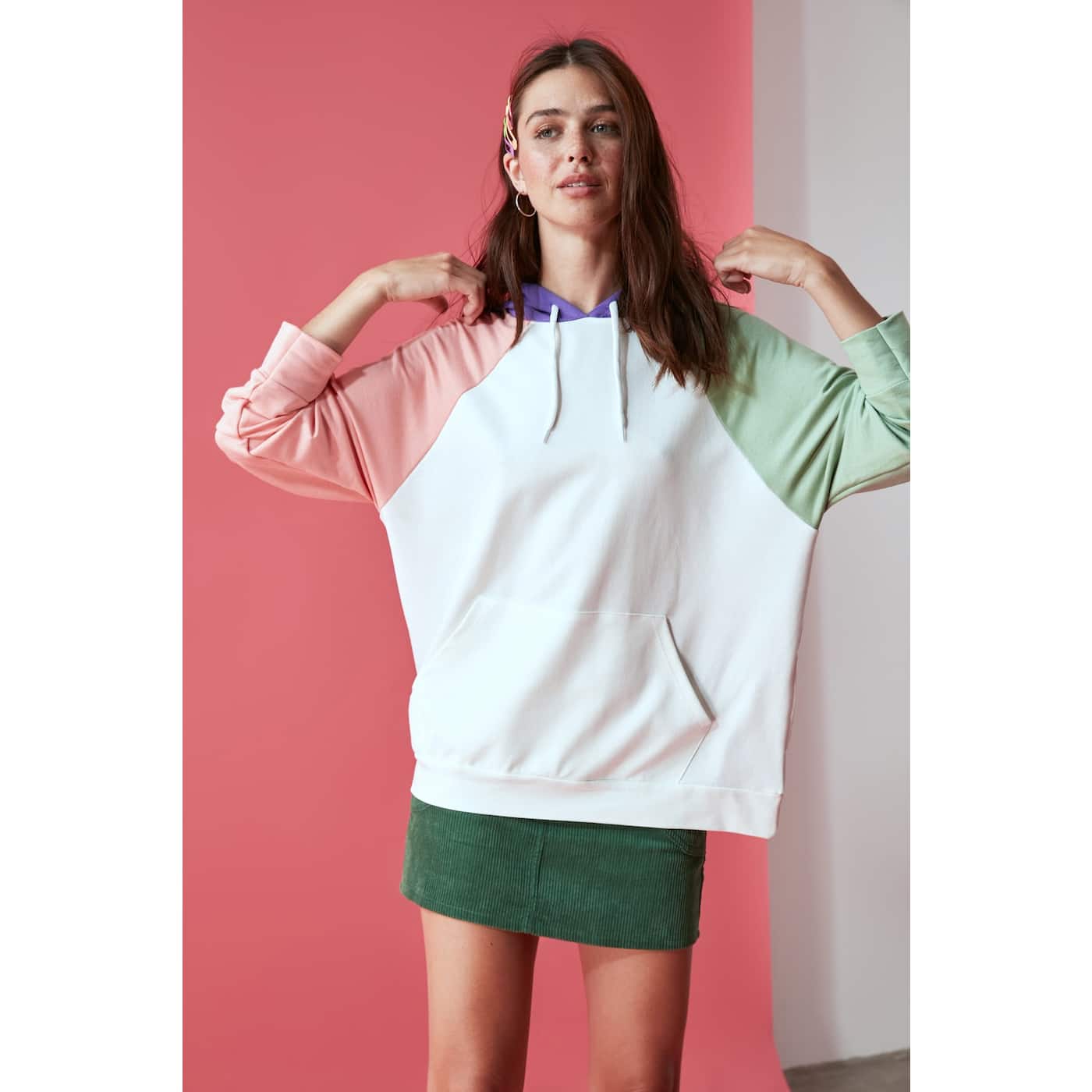 Trendyol Knitted Sweatshirt with Ekru Color Block Kangaroo Pocket