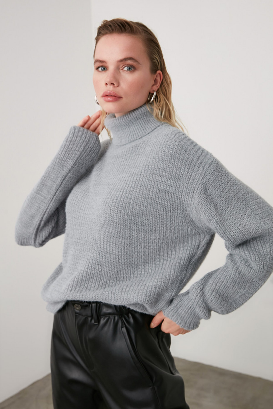 Trendyol Grey Beard Yarn Knit Sweater