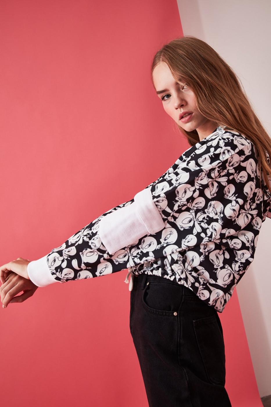 Trendyol Black Tweety Licensed Printed Crop Knitted Sweatshirt