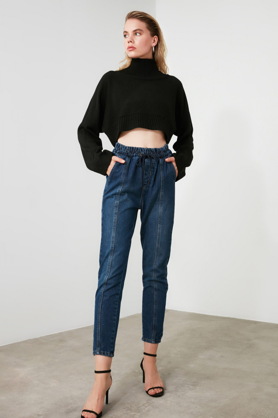 Trendyol High Waist Mom Jeans WITH Navy Waist Tire Supesame AW21JE0176