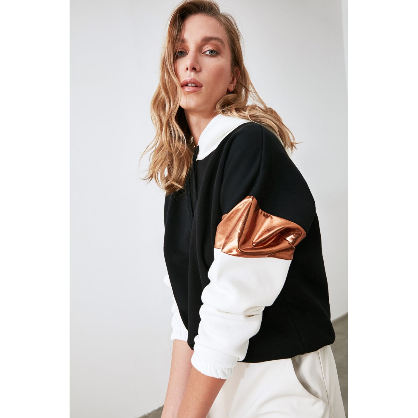Trendyol Black Block Hooded Knitted Sweatshirt