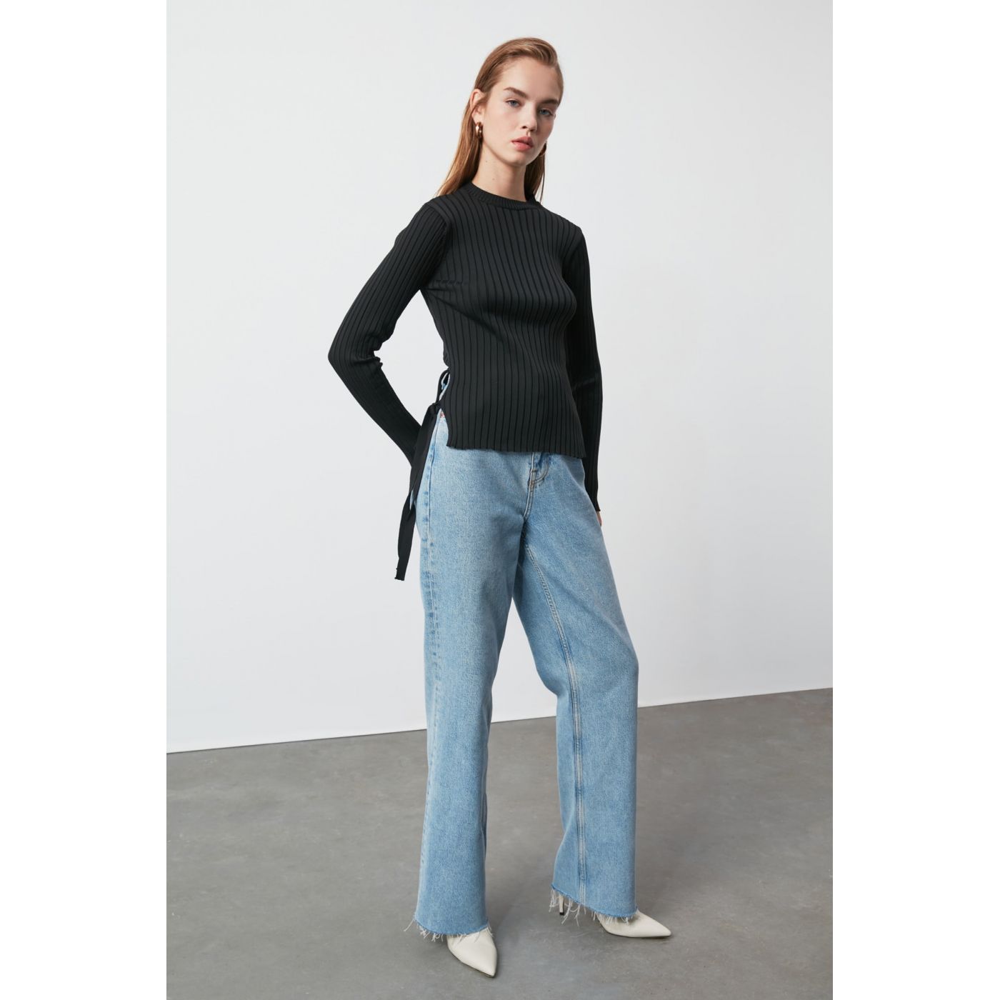 Trendyol Black Side Tie Knitwear Sweater