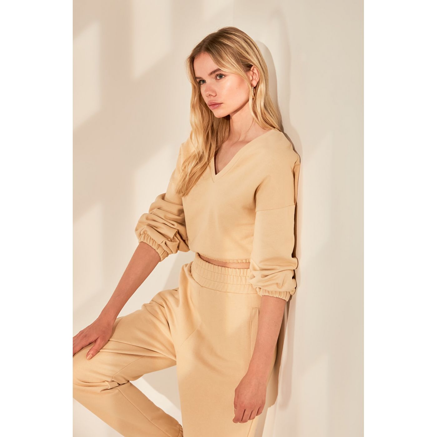 Trendyol Camel V Collar Basic Knitted Sweatshirt