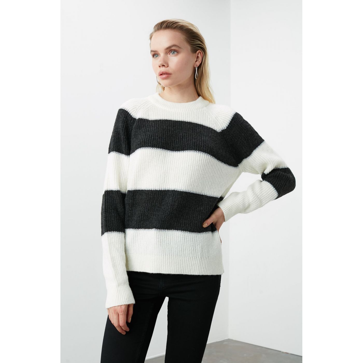 Trendyol Ekru Striped Simli Tirco Sweater