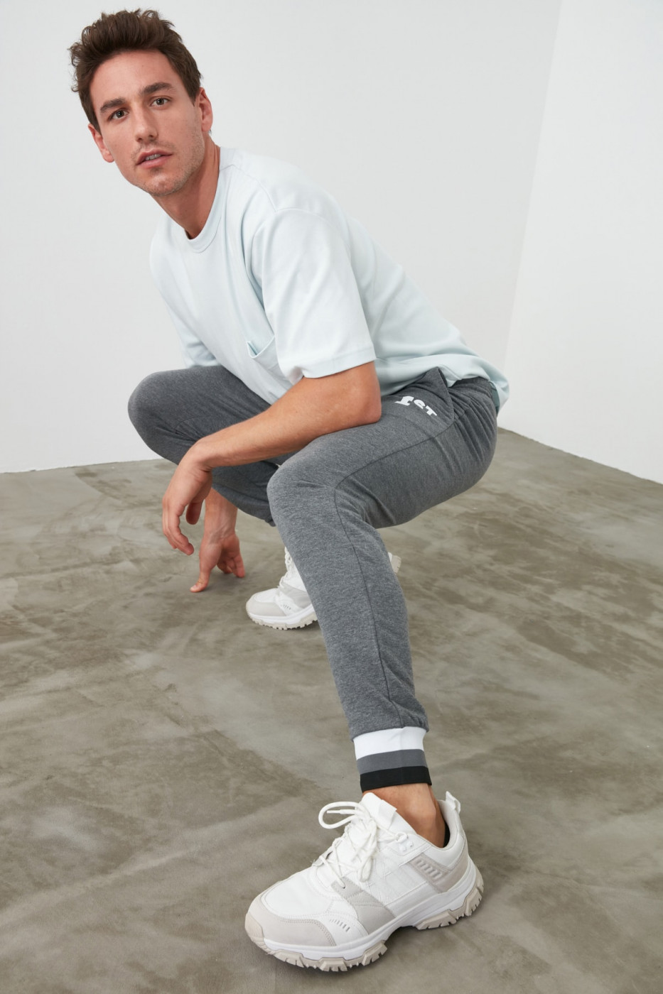Trendyol Anthracite Printed Leg Detailed Men's Tracksuit bottom