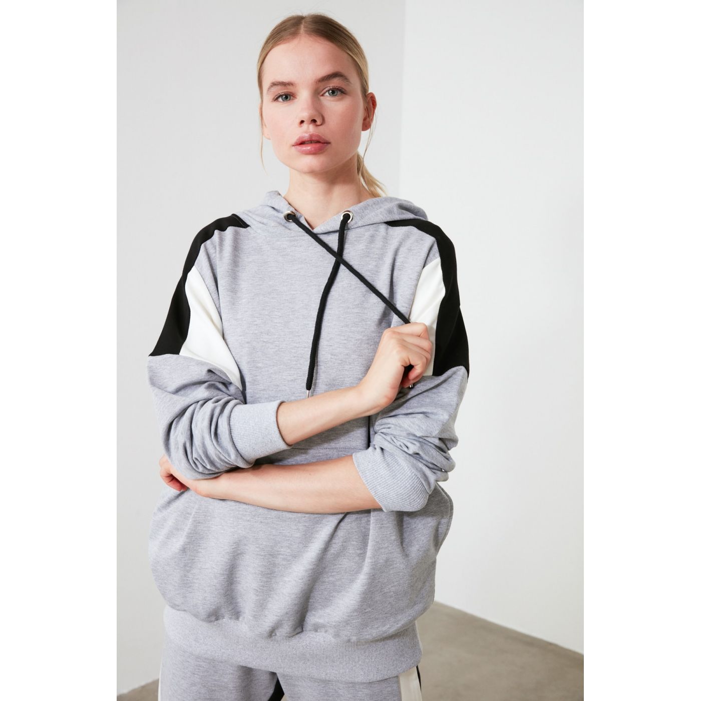 Trendyol Sports Sweatshirt WITH Grey Hoodie Color Block